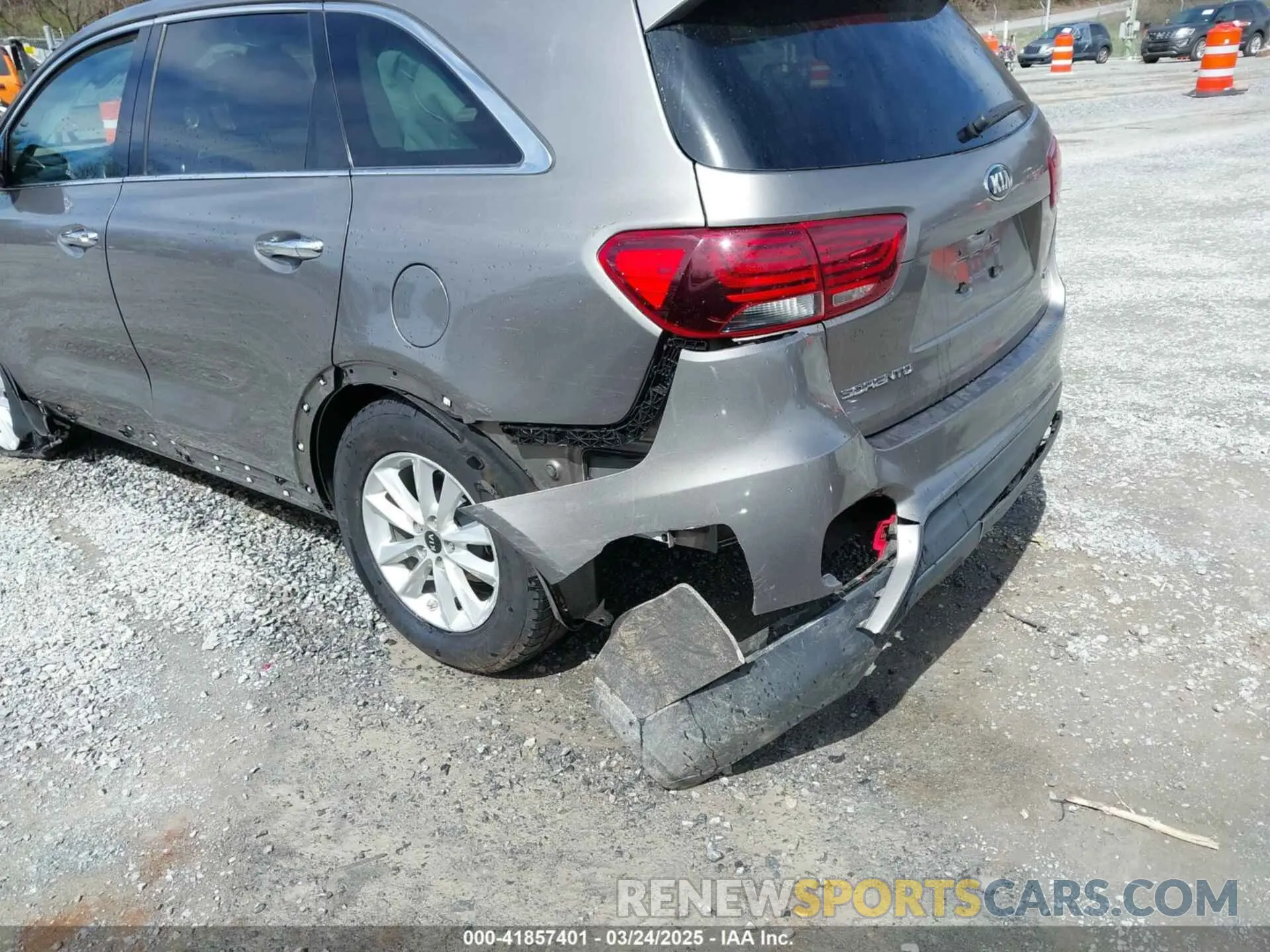 20 fotografías del automóvil dañado 5XYPG4A32KG512687 KIA SORENTO 2019