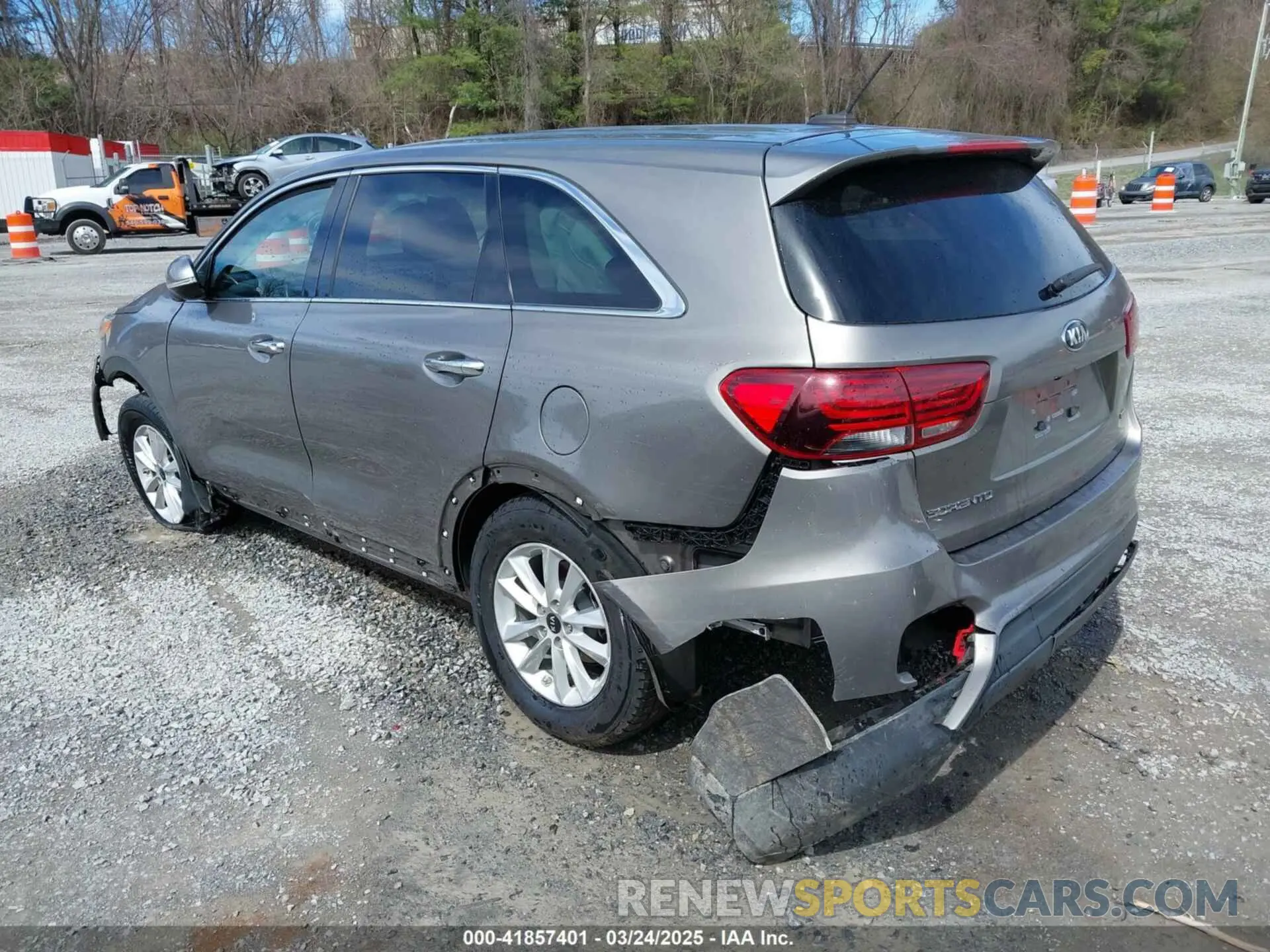 3 fotografías del automóvil dañado 5XYPG4A32KG512687 KIA SORENTO 2019