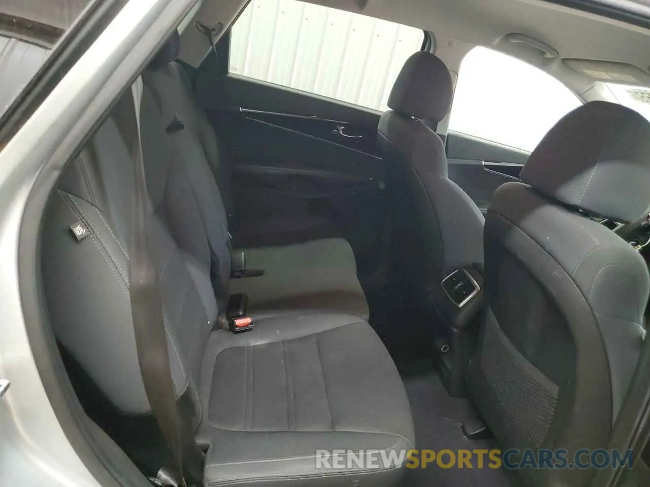 11 fotografías del automóvil dañado 5XYPG4A32KG583114 KIA SORENTO 2019