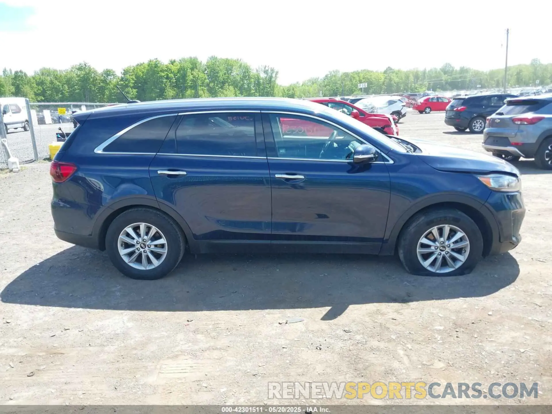 12 fotografías del automóvil dañado 5XYPG4A33KG463046 KIA SORENTO 2019
