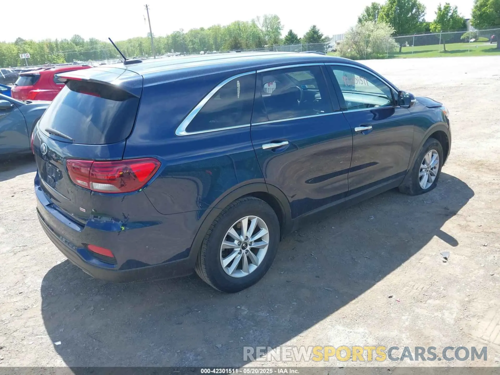 4 fotografías del automóvil dañado 5XYPG4A33KG463046 KIA SORENTO 2019