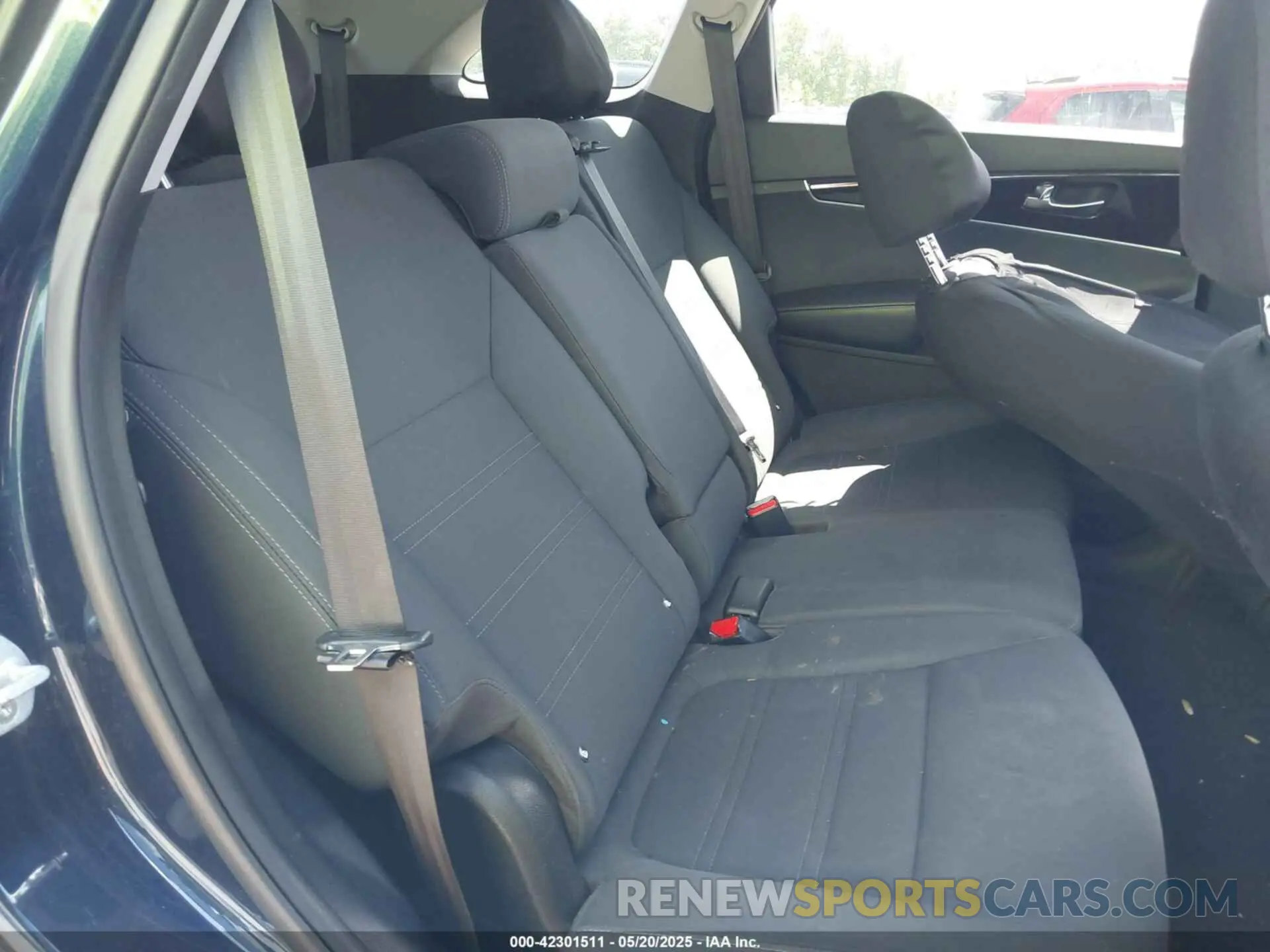8 fotografías del automóvil dañado 5XYPG4A33KG463046 KIA SORENTO 2019