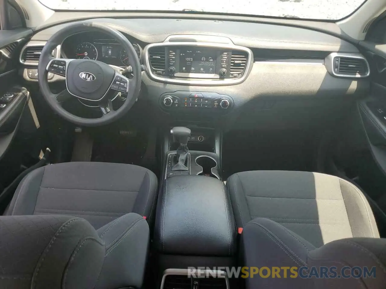8 fotografías del automóvil dañado 5XYPG4A33KG515498 KIA SORENTO 2019