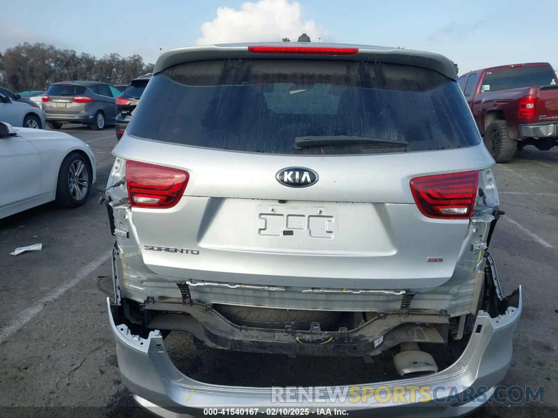 16 fotografías del automóvil dañado 5XYPG4A33KG575023 KIA SORENTO 2019