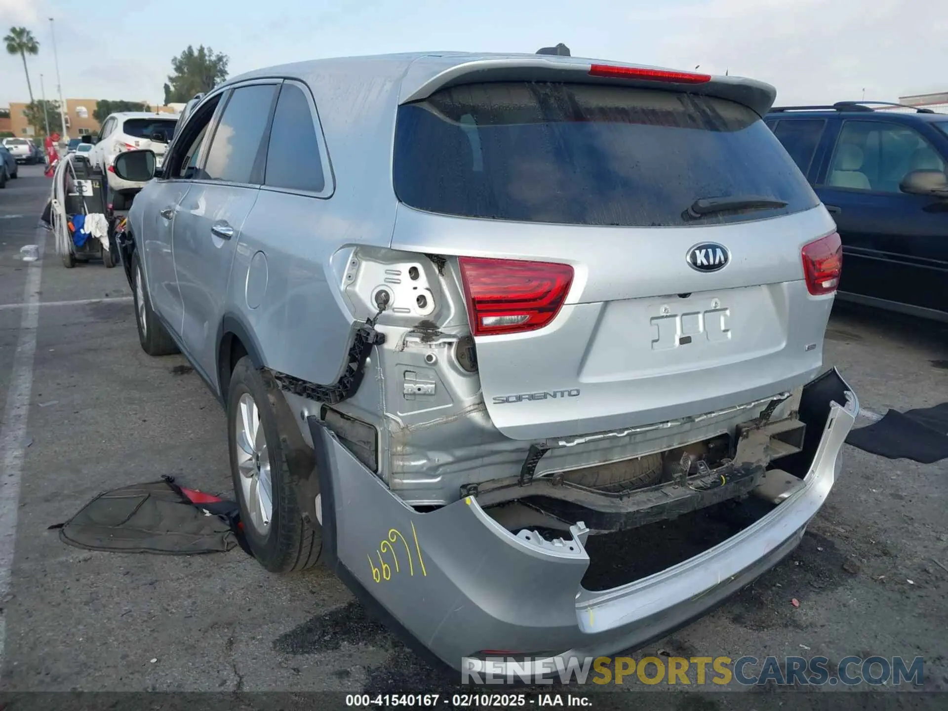 3 fotografías del automóvil dañado 5XYPG4A33KG575023 KIA SORENTO 2019
