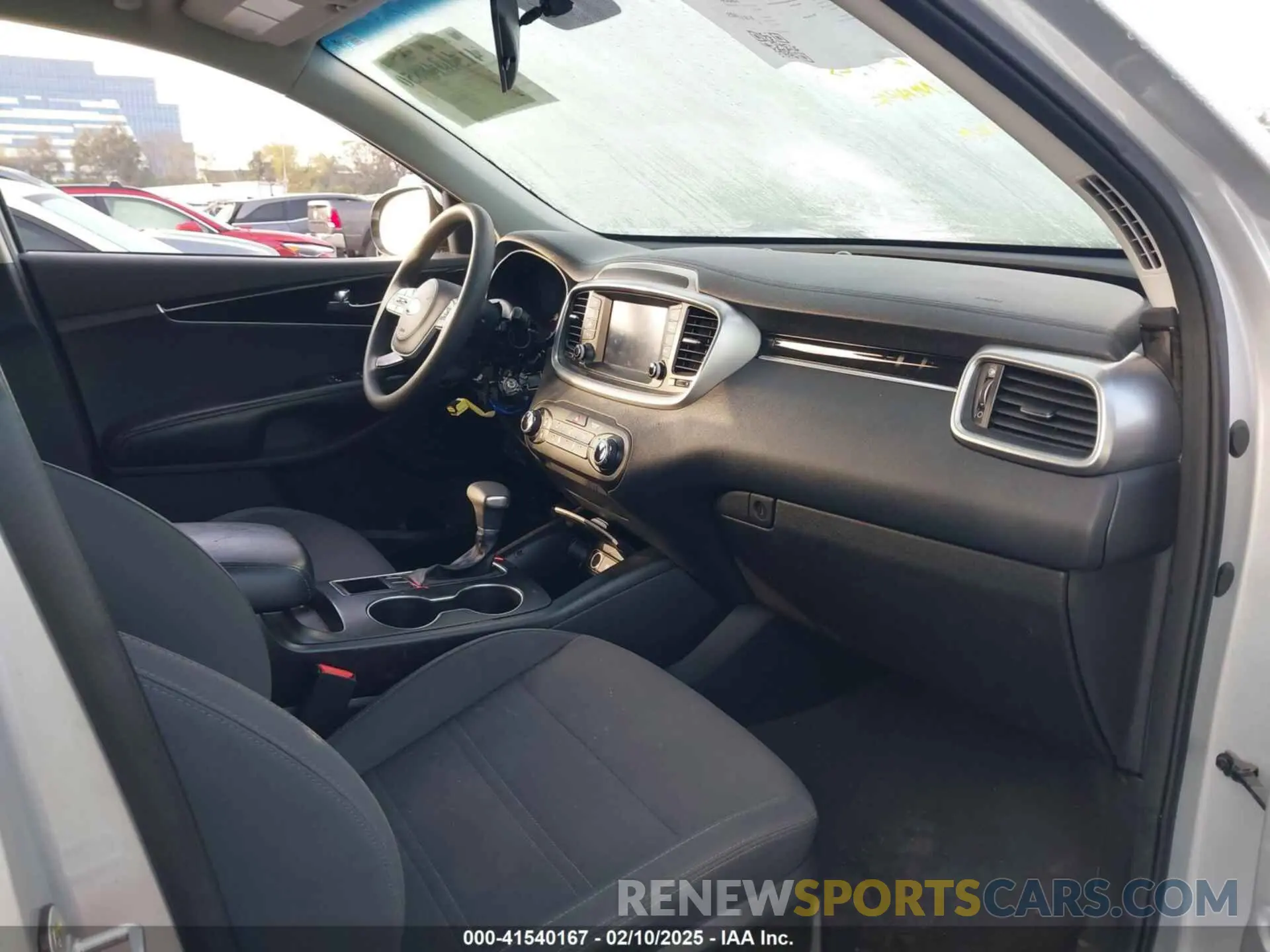 5 fotografías del automóvil dañado 5XYPG4A33KG575023 KIA SORENTO 2019
