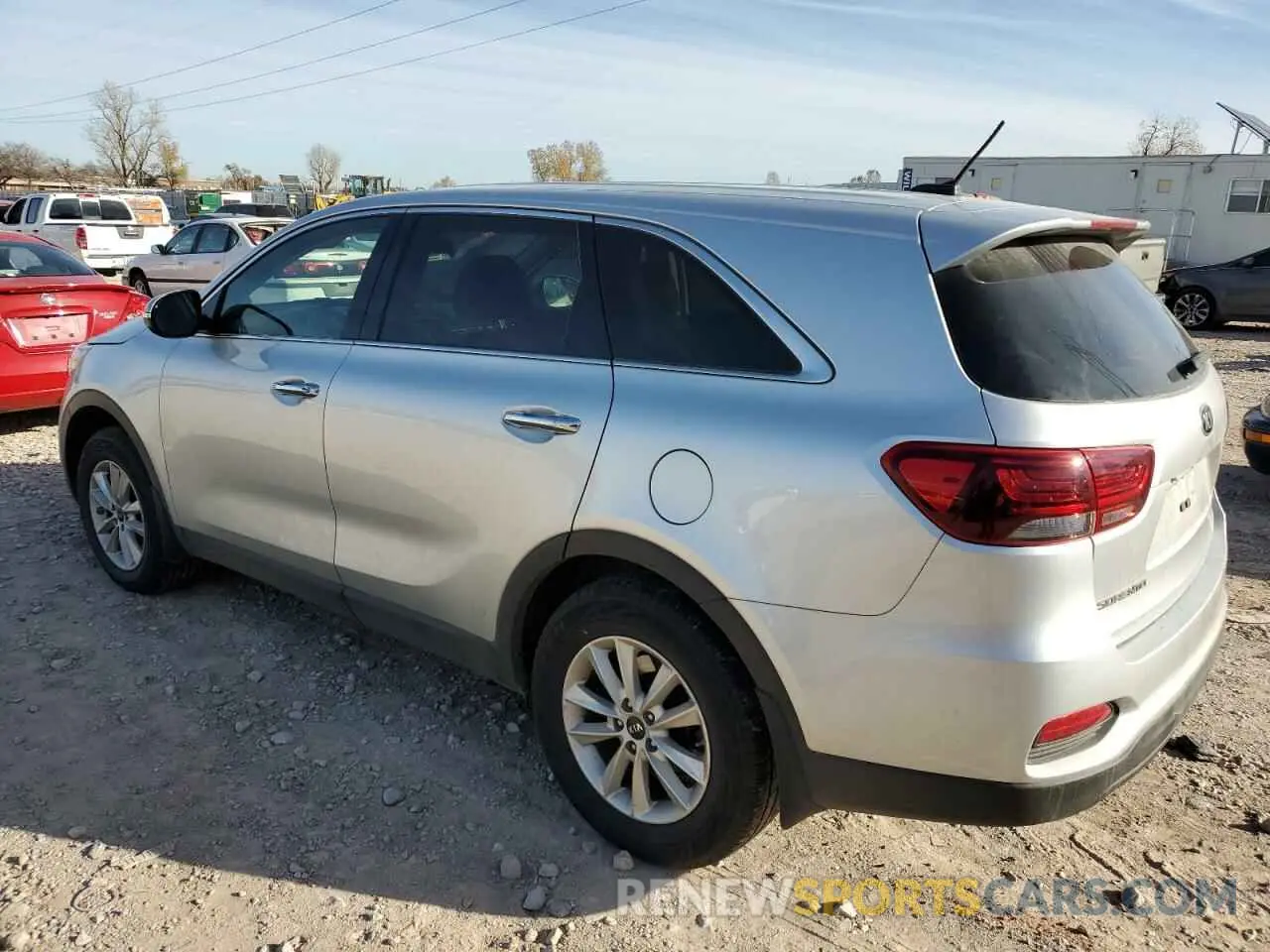 2 fotografías del automóvil dañado 5XYPG4A33KG579962 KIA SORENTO 2019
