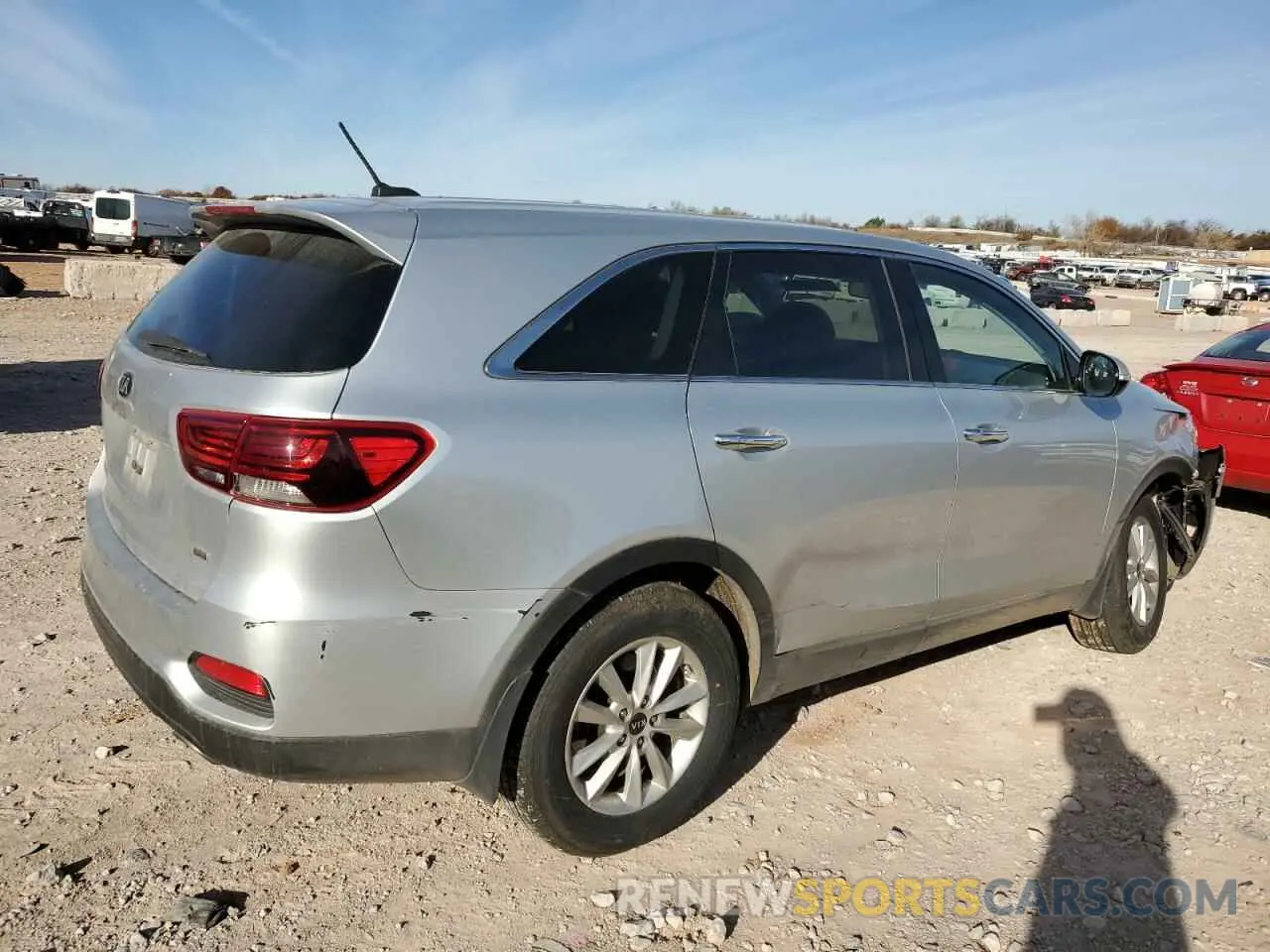 3 fotografías del automóvil dañado 5XYPG4A33KG579962 KIA SORENTO 2019