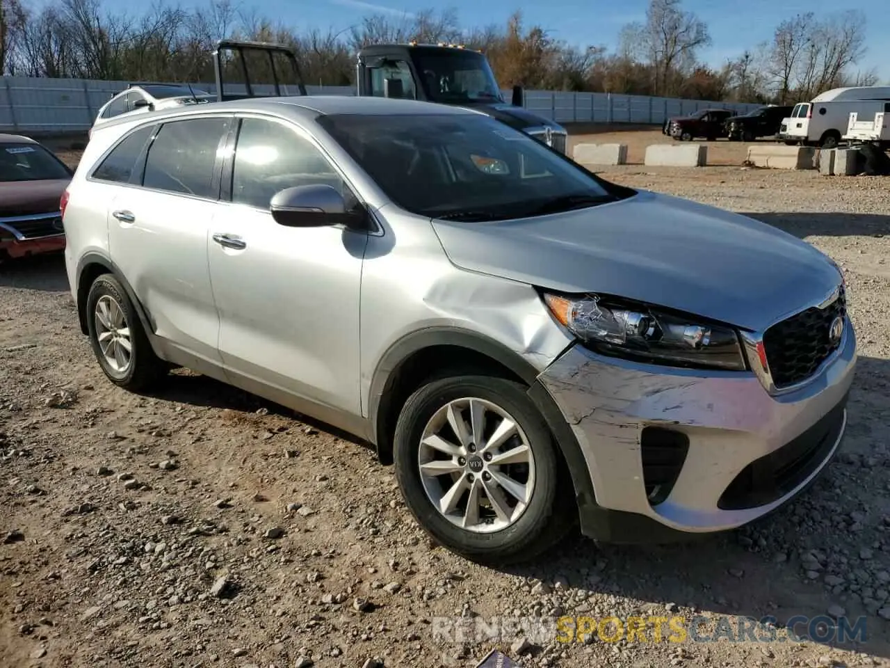 4 fotografías del automóvil dañado 5XYPG4A33KG579962 KIA SORENTO 2019