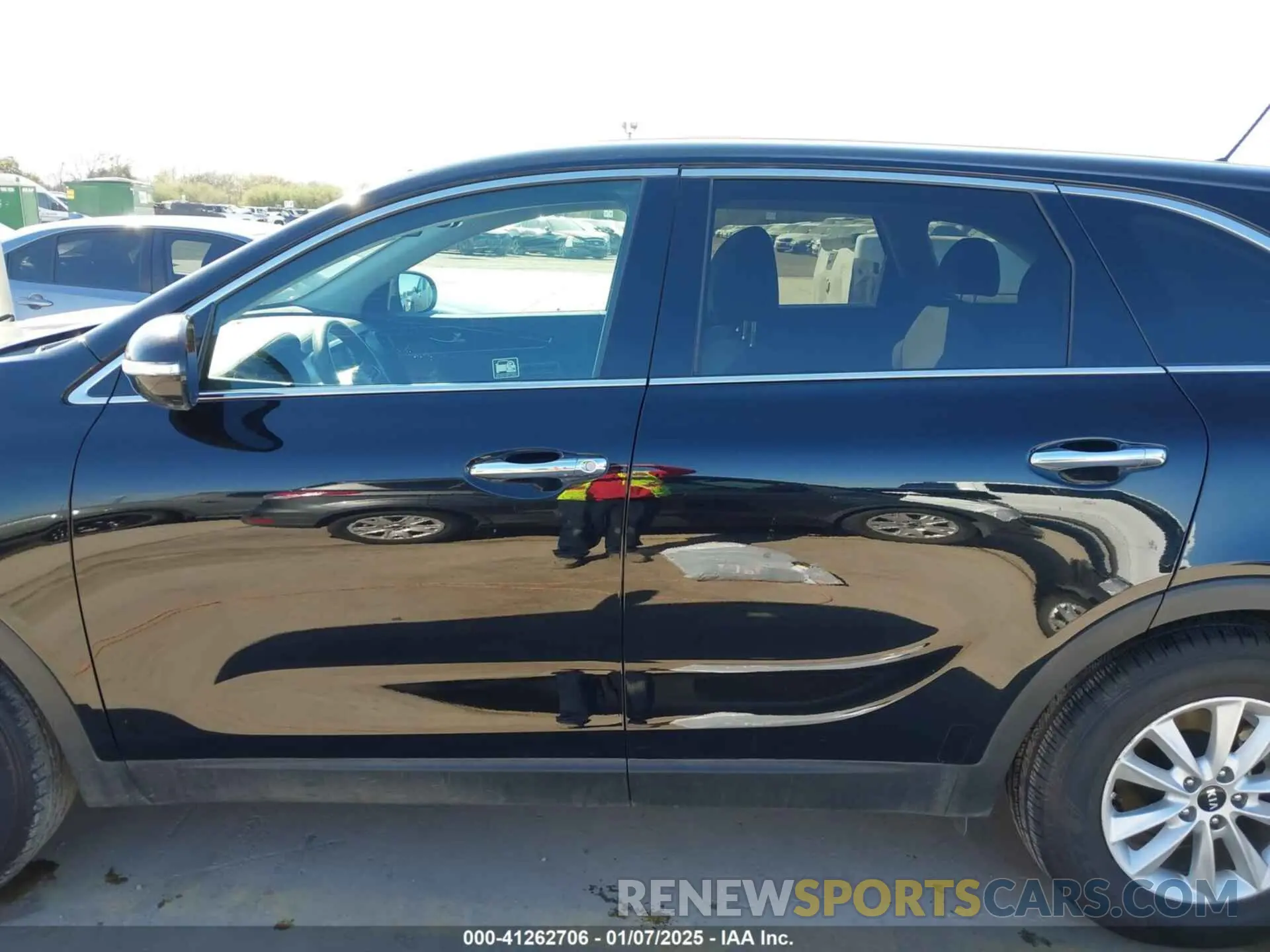 14 fotografías del automóvil dañado 5XYPG4A33KG582988 KIA SORENTO 2019