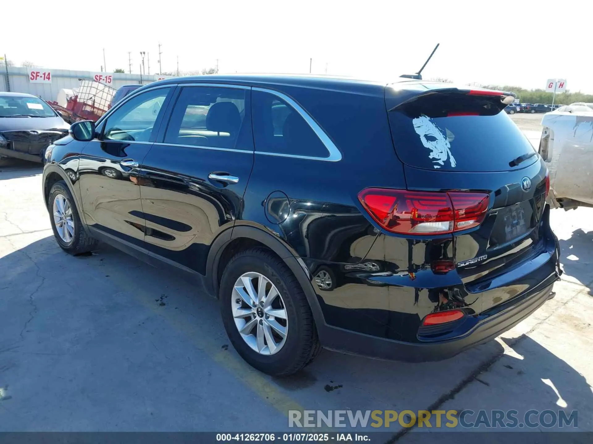 3 fotografías del automóvil dañado 5XYPG4A33KG582988 KIA SORENTO 2019