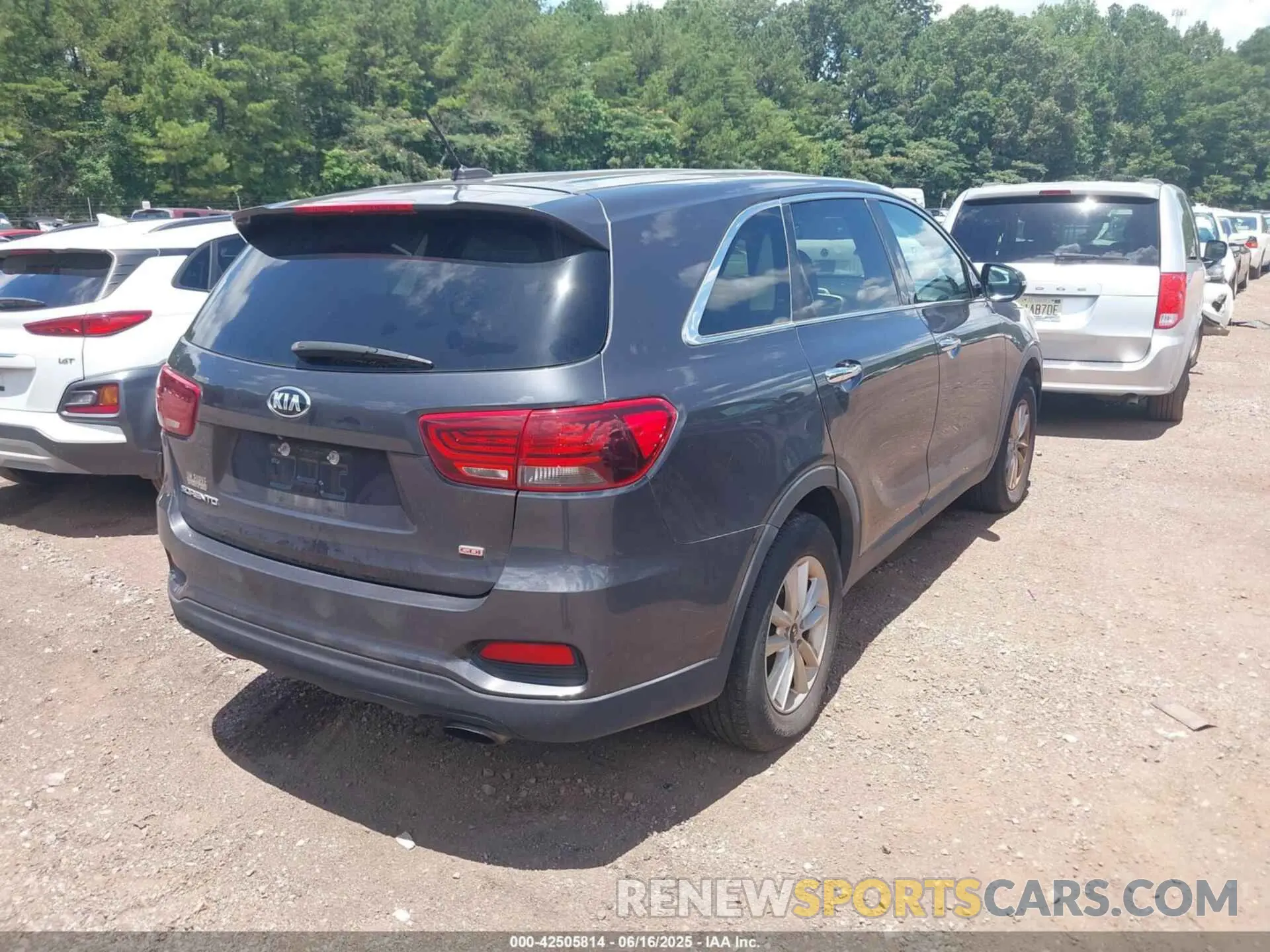 4 fotografías del automóvil dañado 5XYPG4A34KG445140 KIA SORENTO 2019