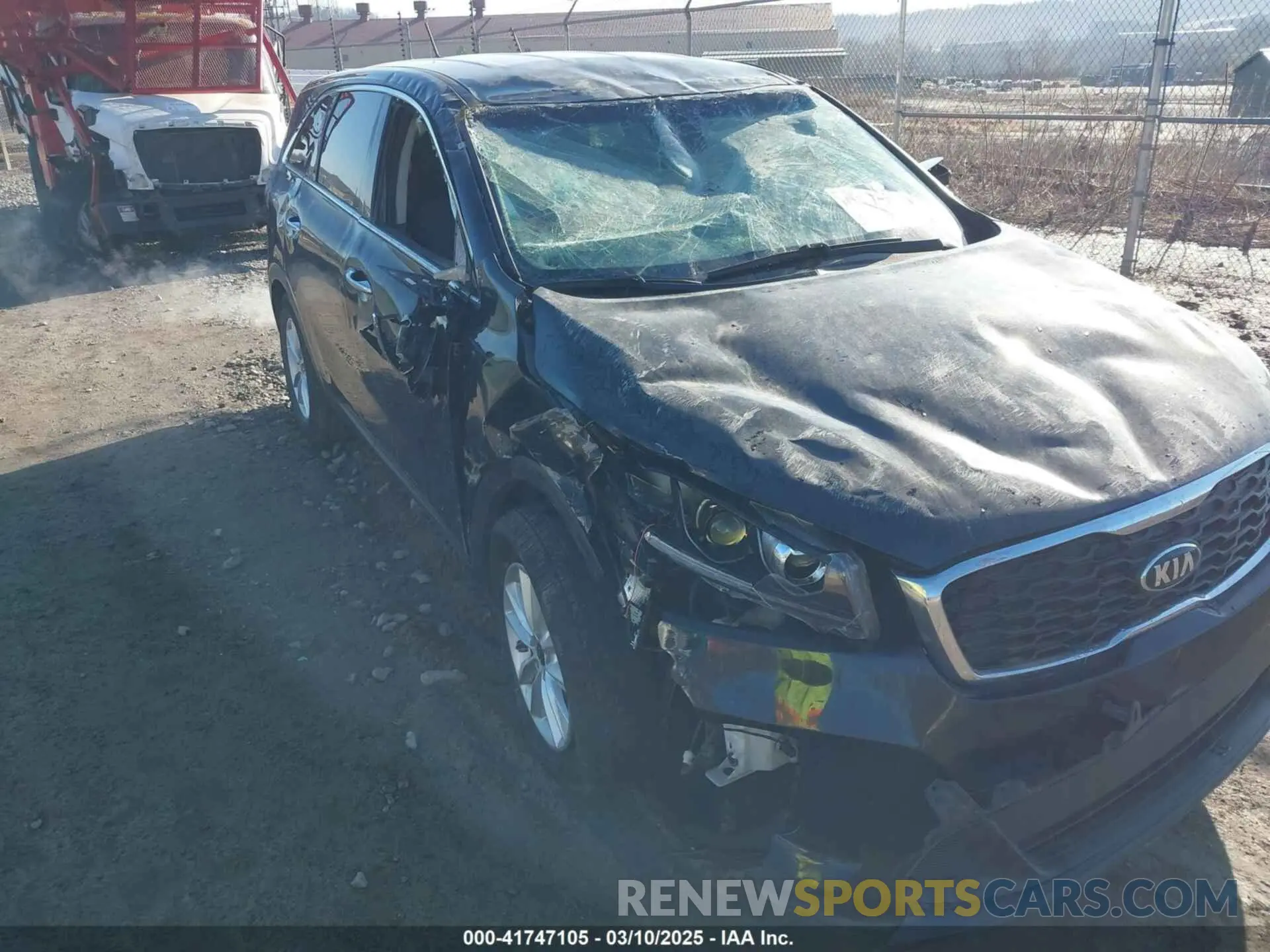 17 fotografías del automóvil dañado 5XYPG4A34KG509144 KIA SORENTO 2019