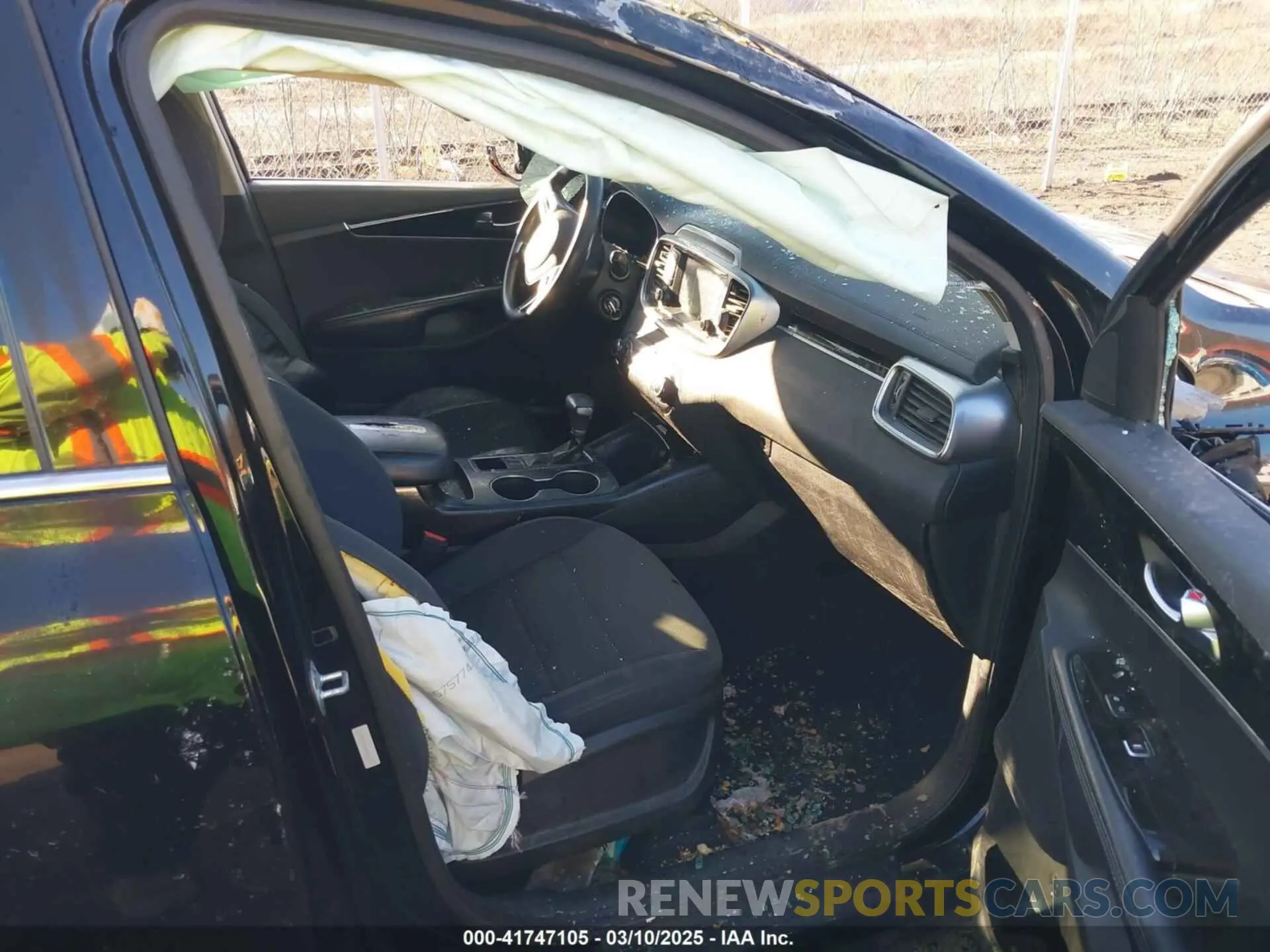5 fotografías del automóvil dañado 5XYPG4A34KG509144 KIA SORENTO 2019