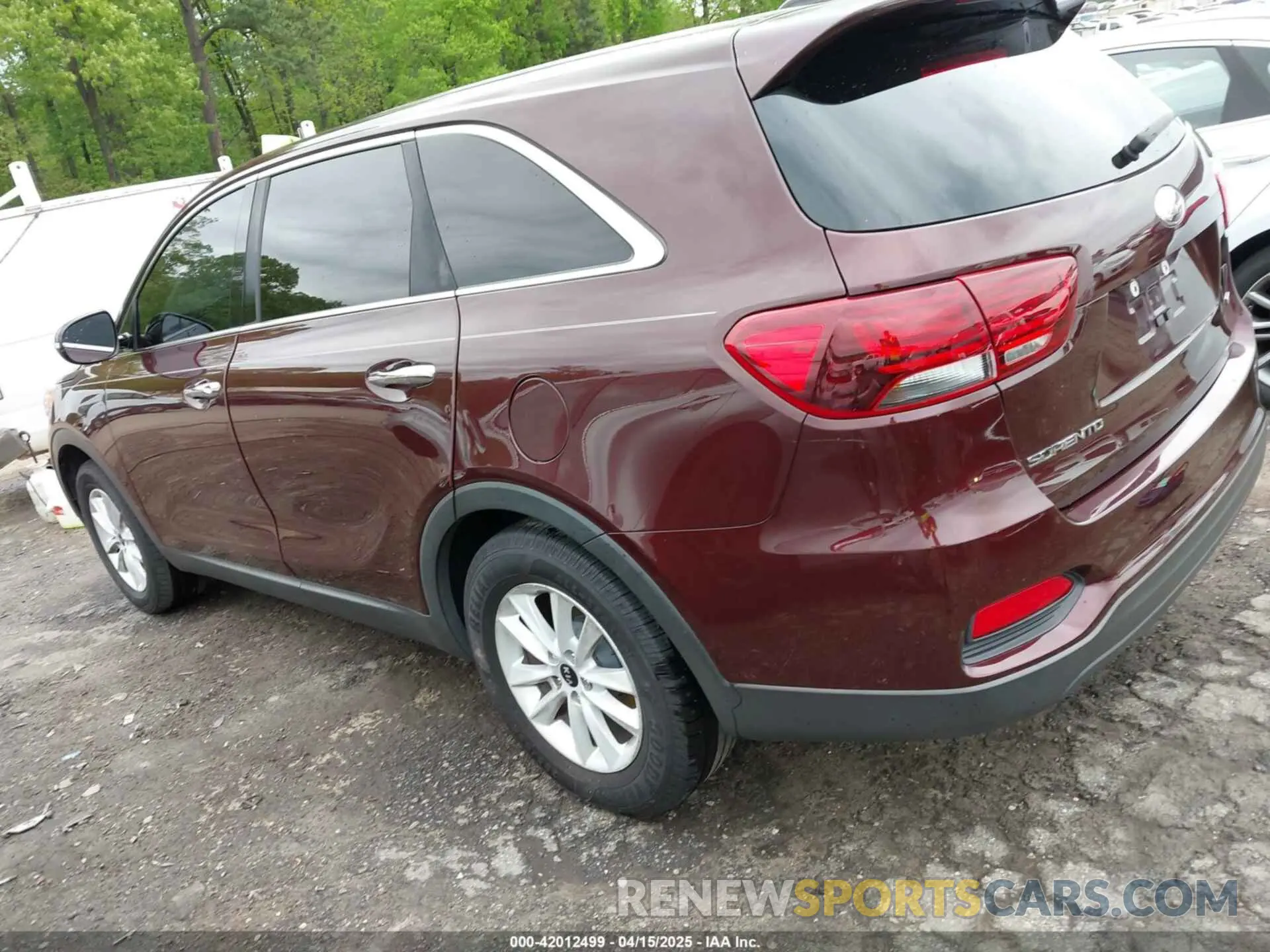 3 fotografías del automóvil dañado 5XYPG4A34KG510570 KIA SORENTO 2019