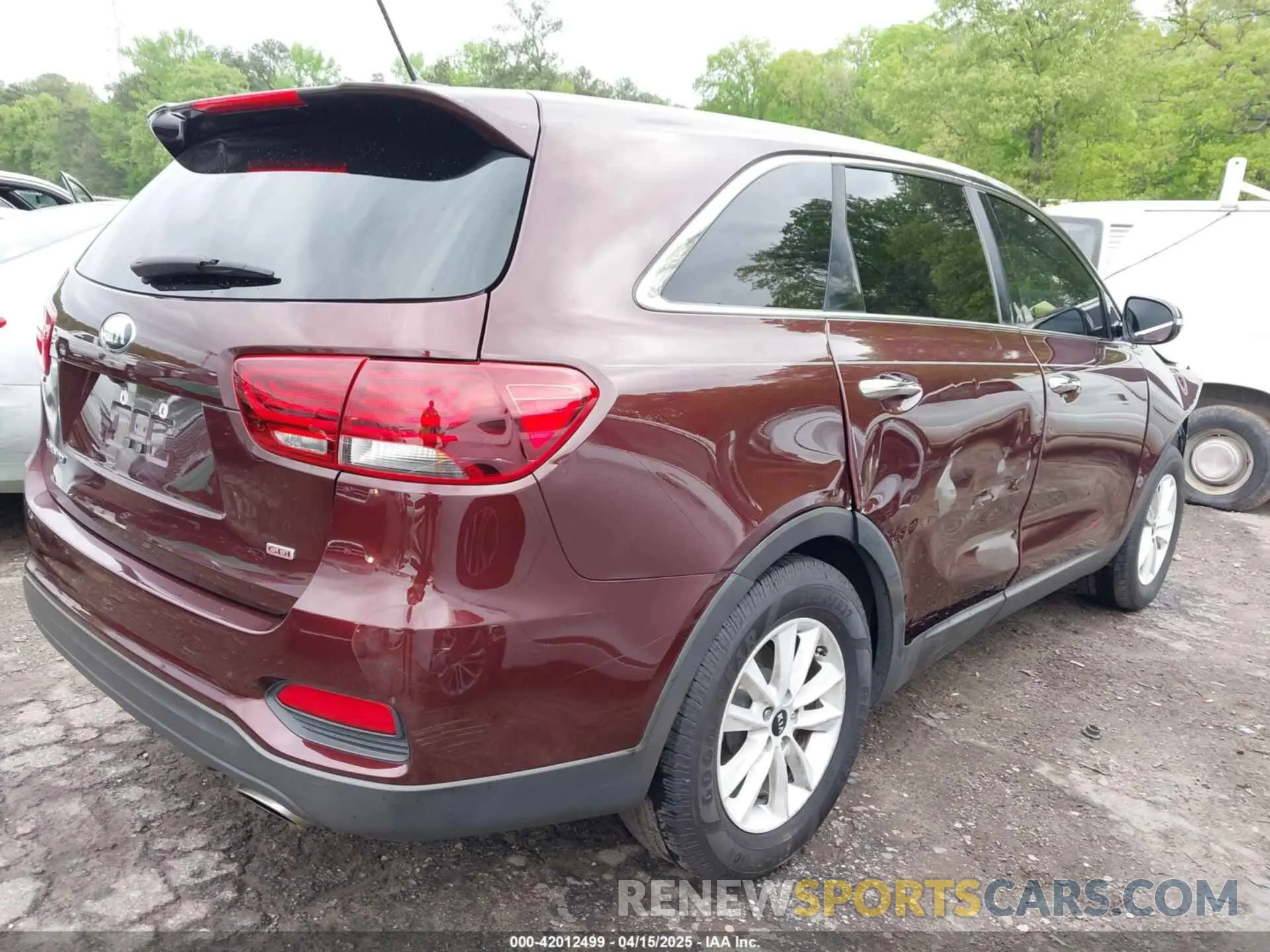 4 fotografías del automóvil dañado 5XYPG4A34KG510570 KIA SORENTO 2019