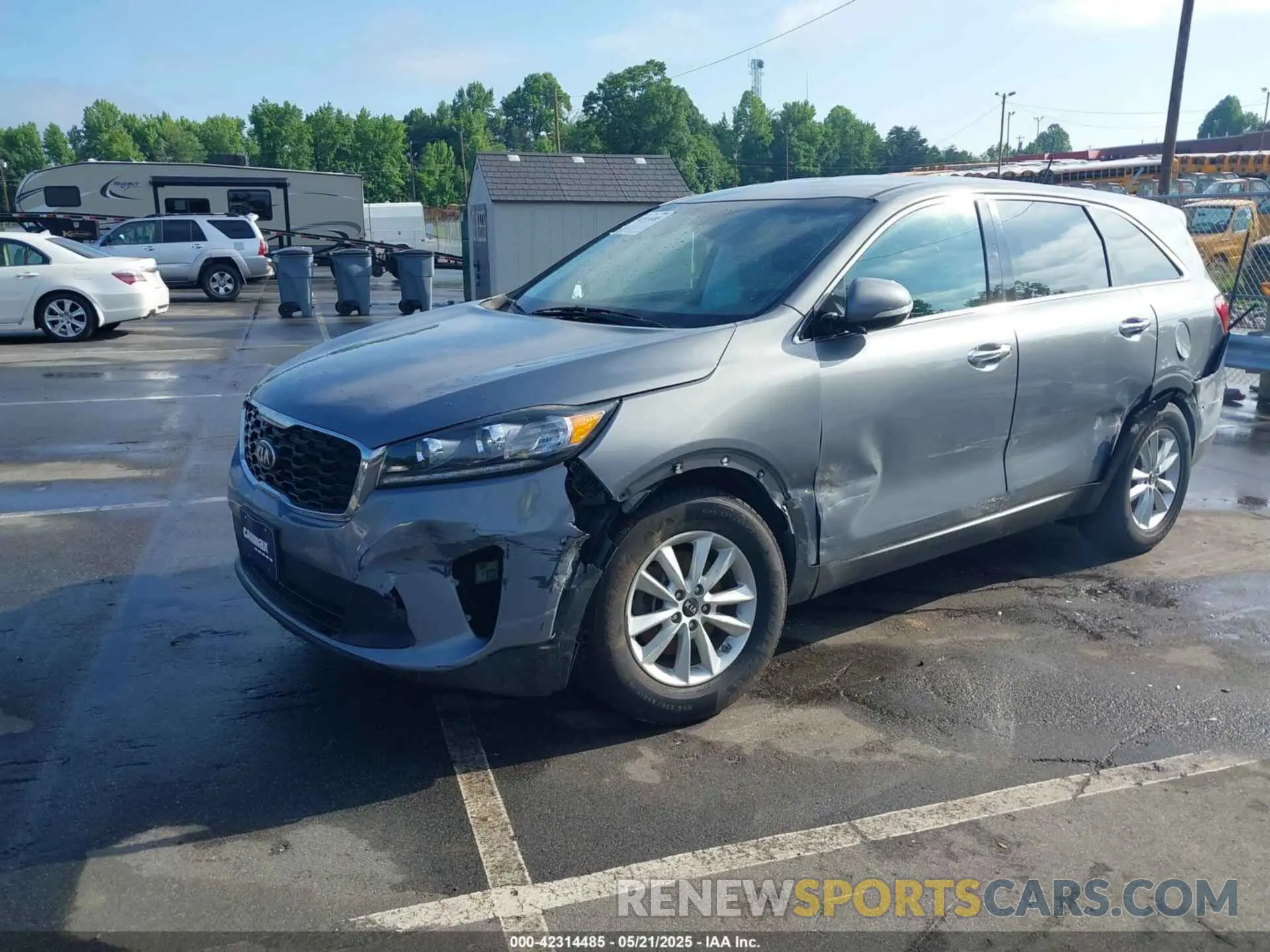 2 fotografías del automóvil dañado 5XYPG4A34KG598987 KIA SORENTO 2019