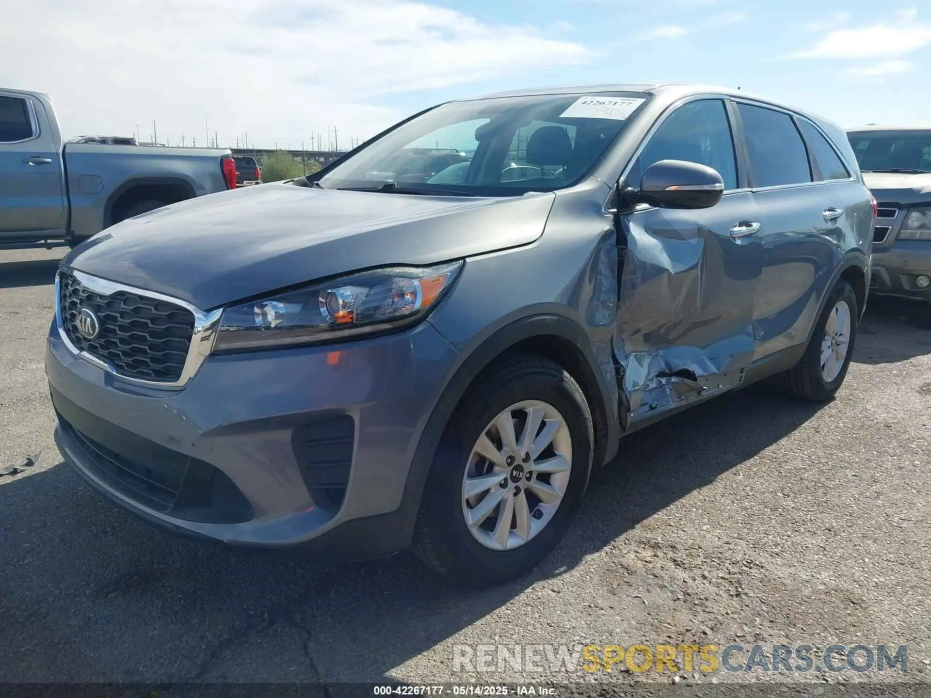 2 fotografías del automóvil dañado 5XYPG4A34KG610894 KIA SORENTO 2019