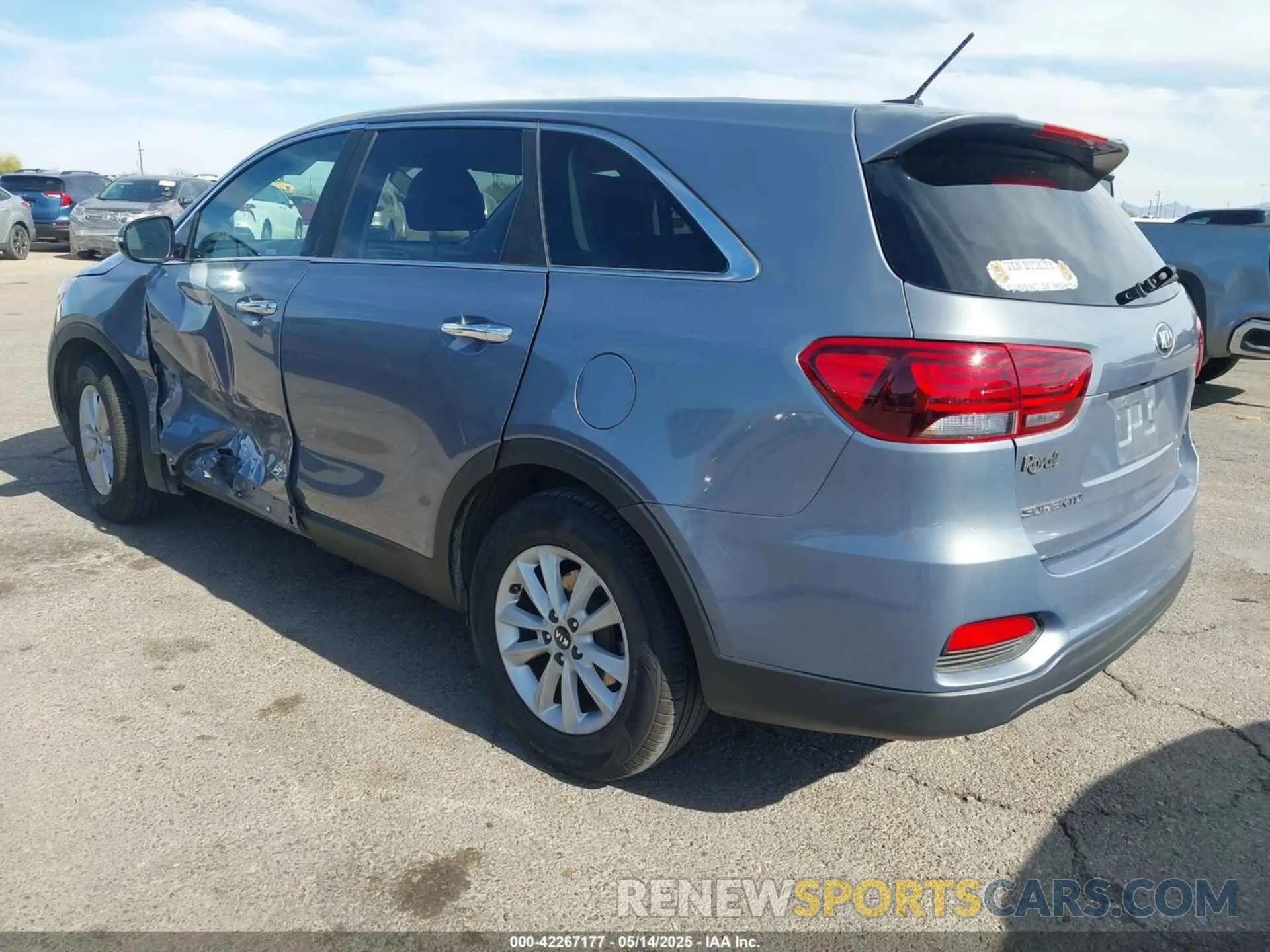 3 fotografías del automóvil dañado 5XYPG4A34KG610894 KIA SORENTO 2019