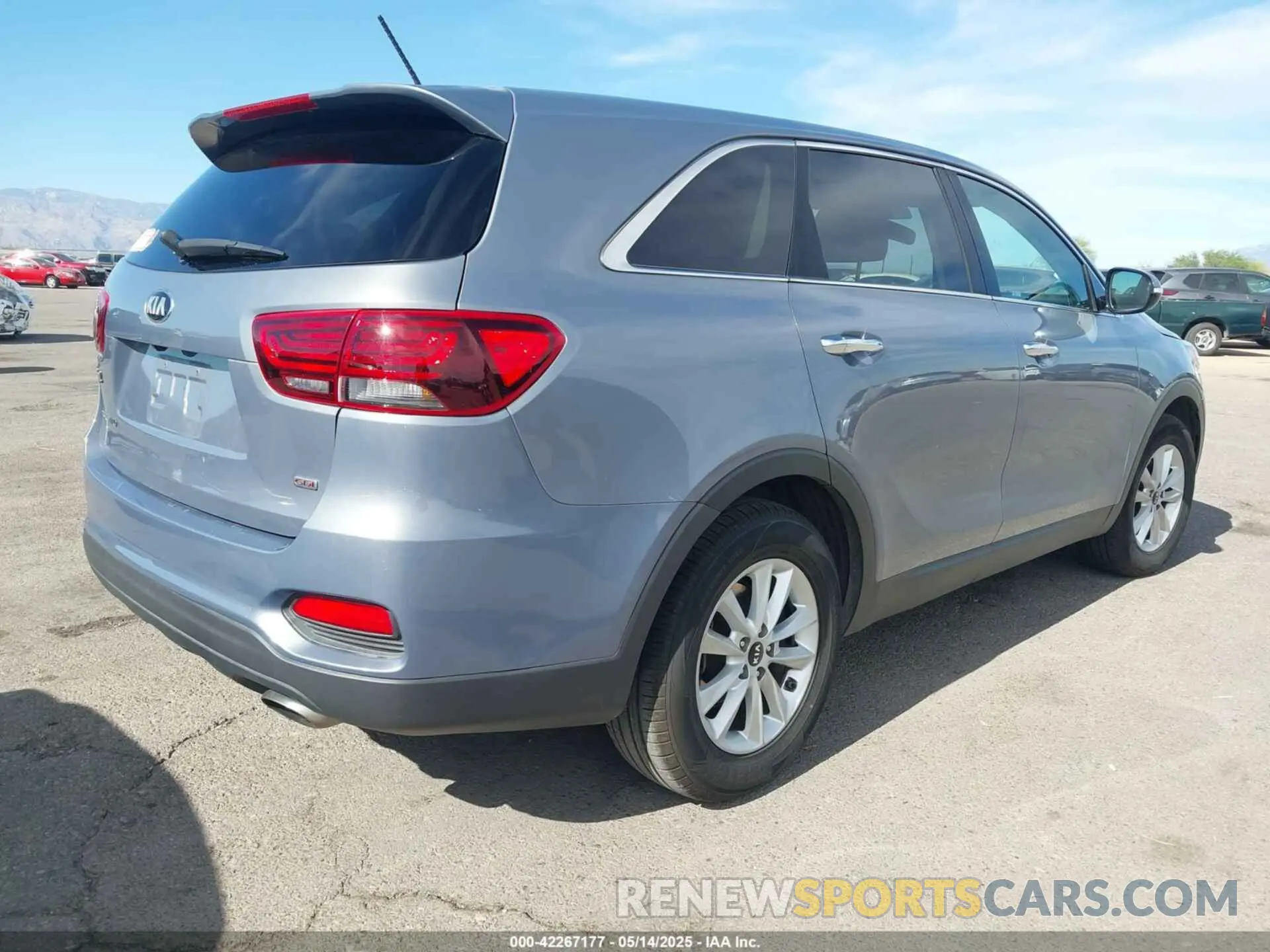 4 fotografías del automóvil dañado 5XYPG4A34KG610894 KIA SORENTO 2019