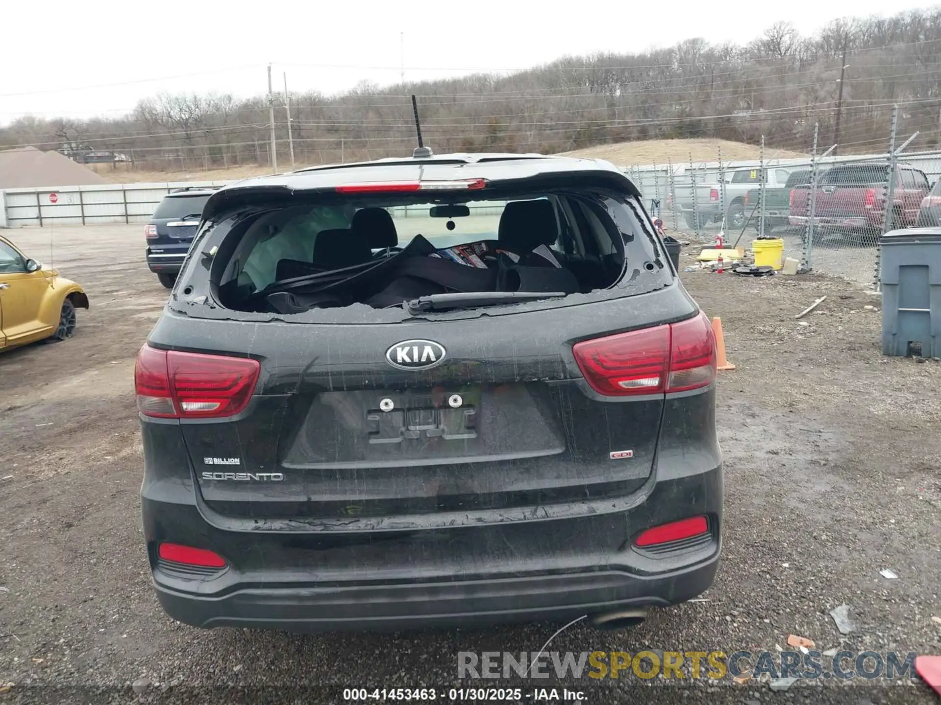 16 fotografías del automóvil dañado 5XYPG4A35KG491026 KIA SORENTO 2019