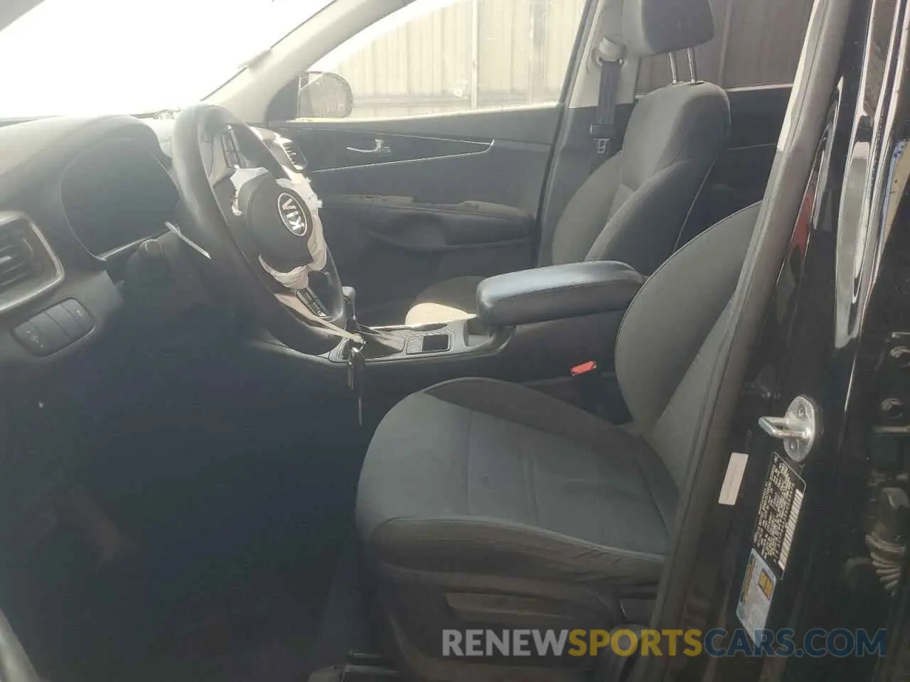 7 fotografías del automóvil dañado 5XYPG4A35KG533470 KIA SORENTO 2019