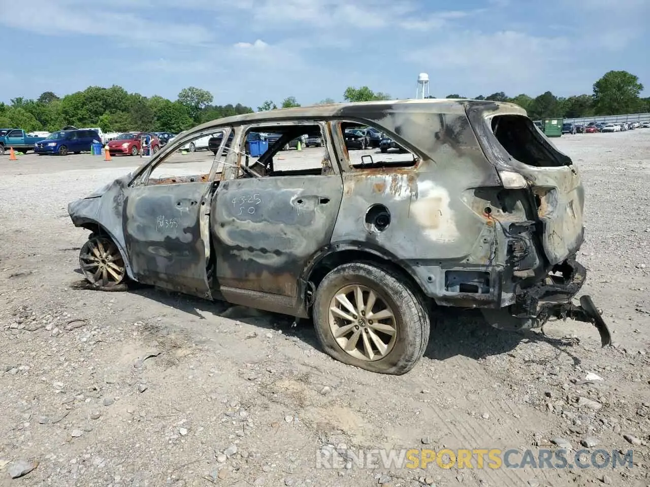 2 fotografías del automóvil dañado 5XYPG4A35KG534232 KIA SORENTO 2019