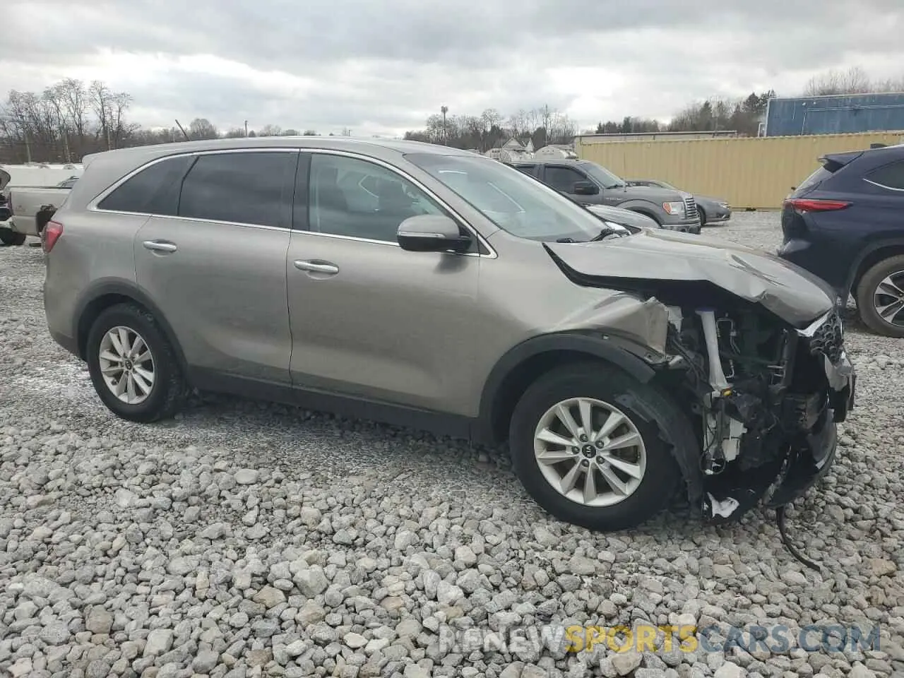 4 fotografías del automóvil dañado 5XYPG4A35KG542167 KIA SORENTO 2019