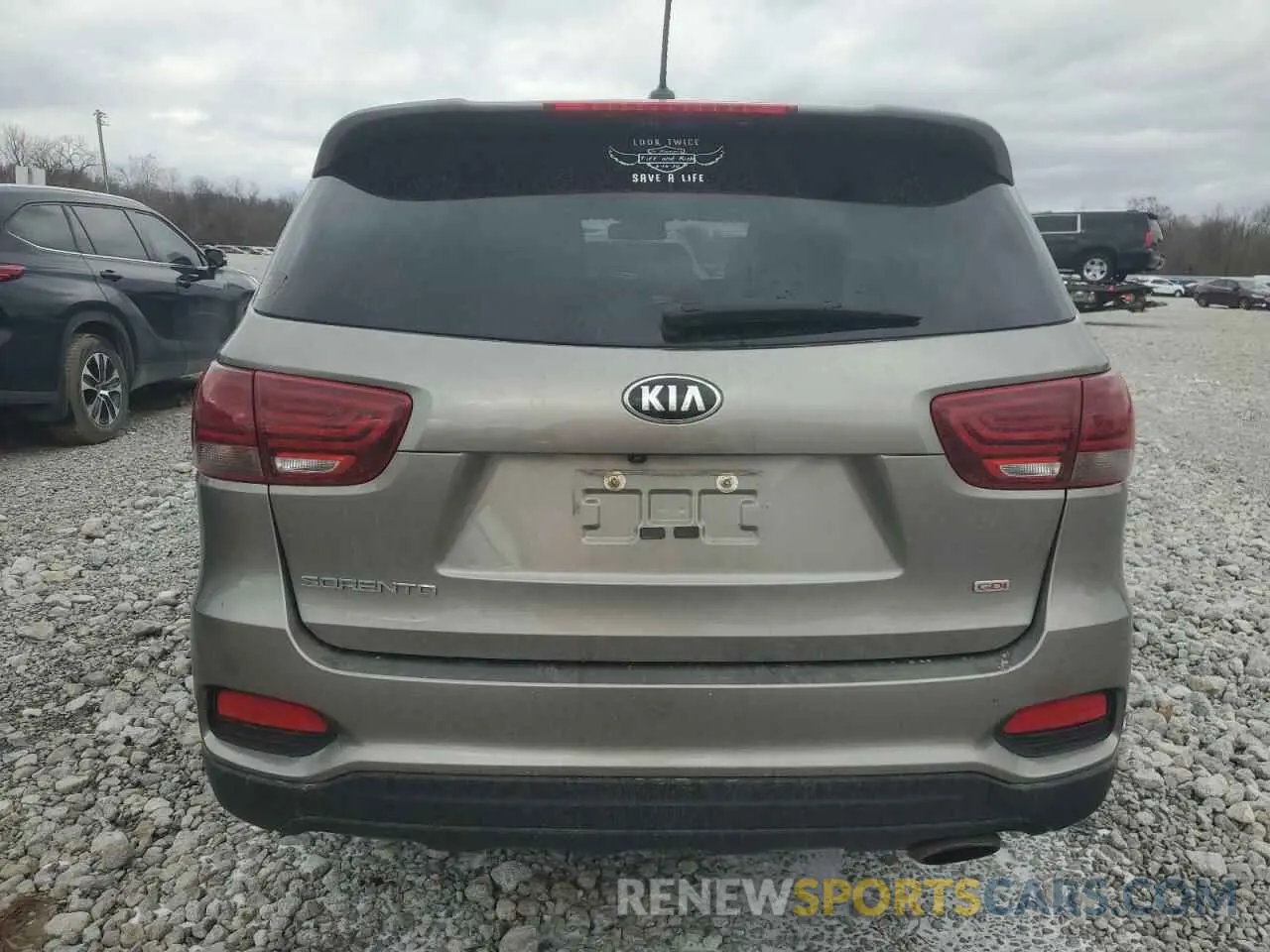 6 fotografías del automóvil dañado 5XYPG4A35KG542167 KIA SORENTO 2019