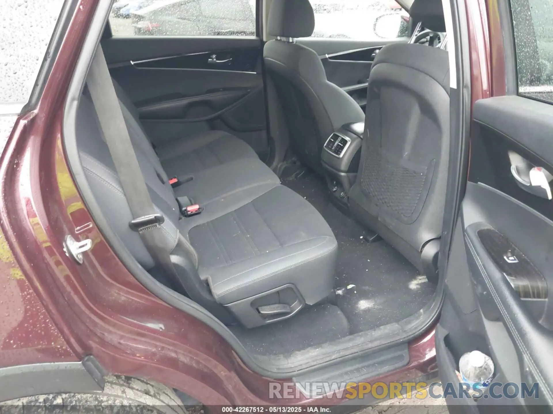 8 fotografías del automóvil dañado 5XYPG4A35KG576058 KIA SORENTO 2019