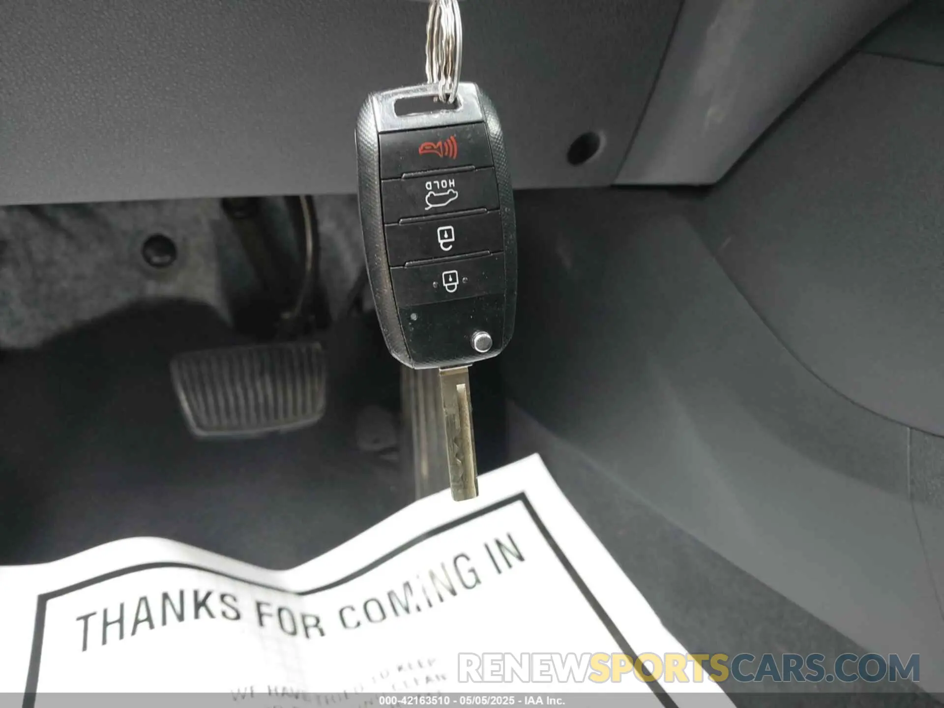 11 fotografías del automóvil dañado 5XYPG4A35KG576447 KIA SORENTO 2019