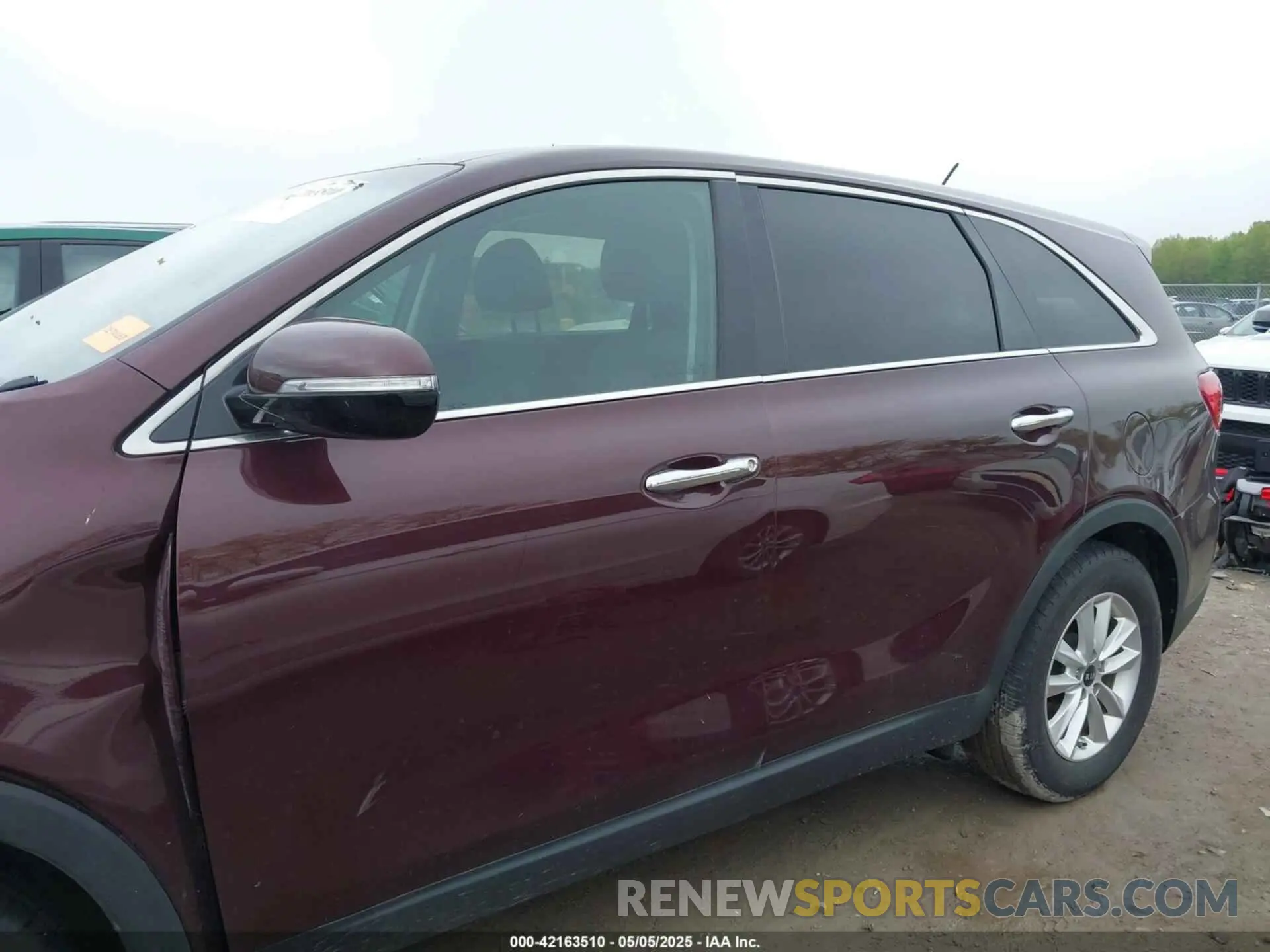 15 fotografías del automóvil dañado 5XYPG4A35KG576447 KIA SORENTO 2019