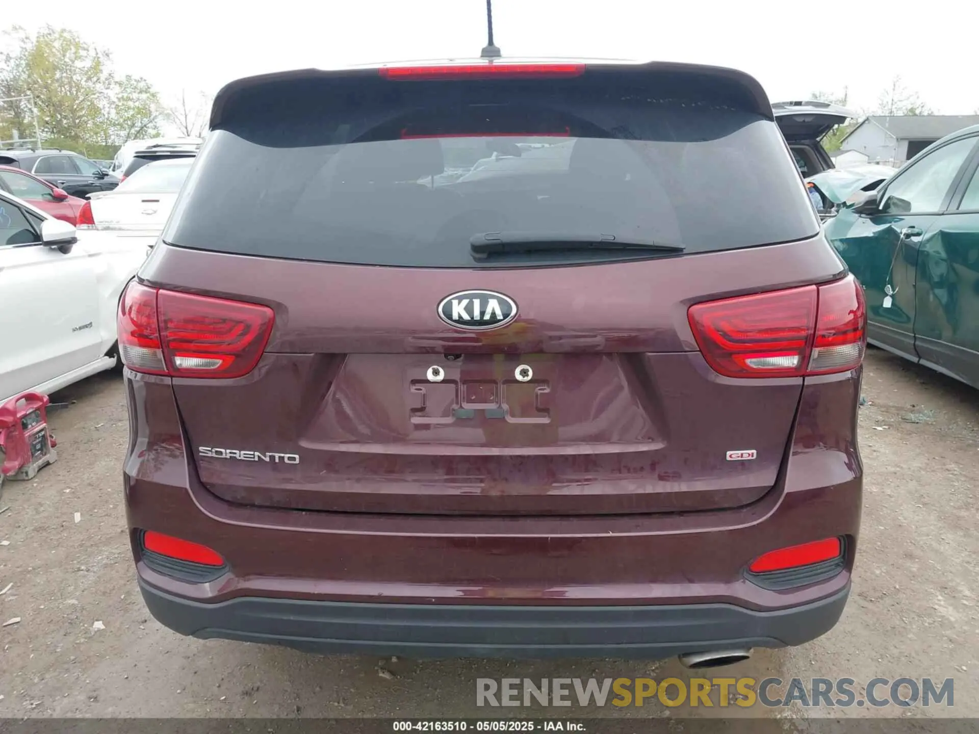 17 fotografías del automóvil dañado 5XYPG4A35KG576447 KIA SORENTO 2019