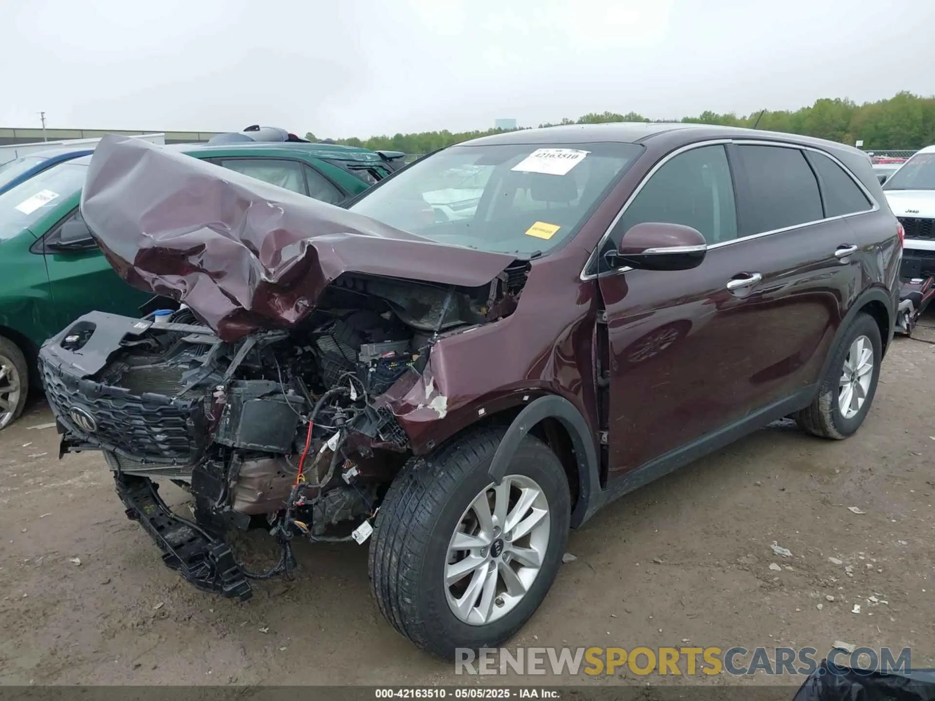 2 fotografías del automóvil dañado 5XYPG4A35KG576447 KIA SORENTO 2019