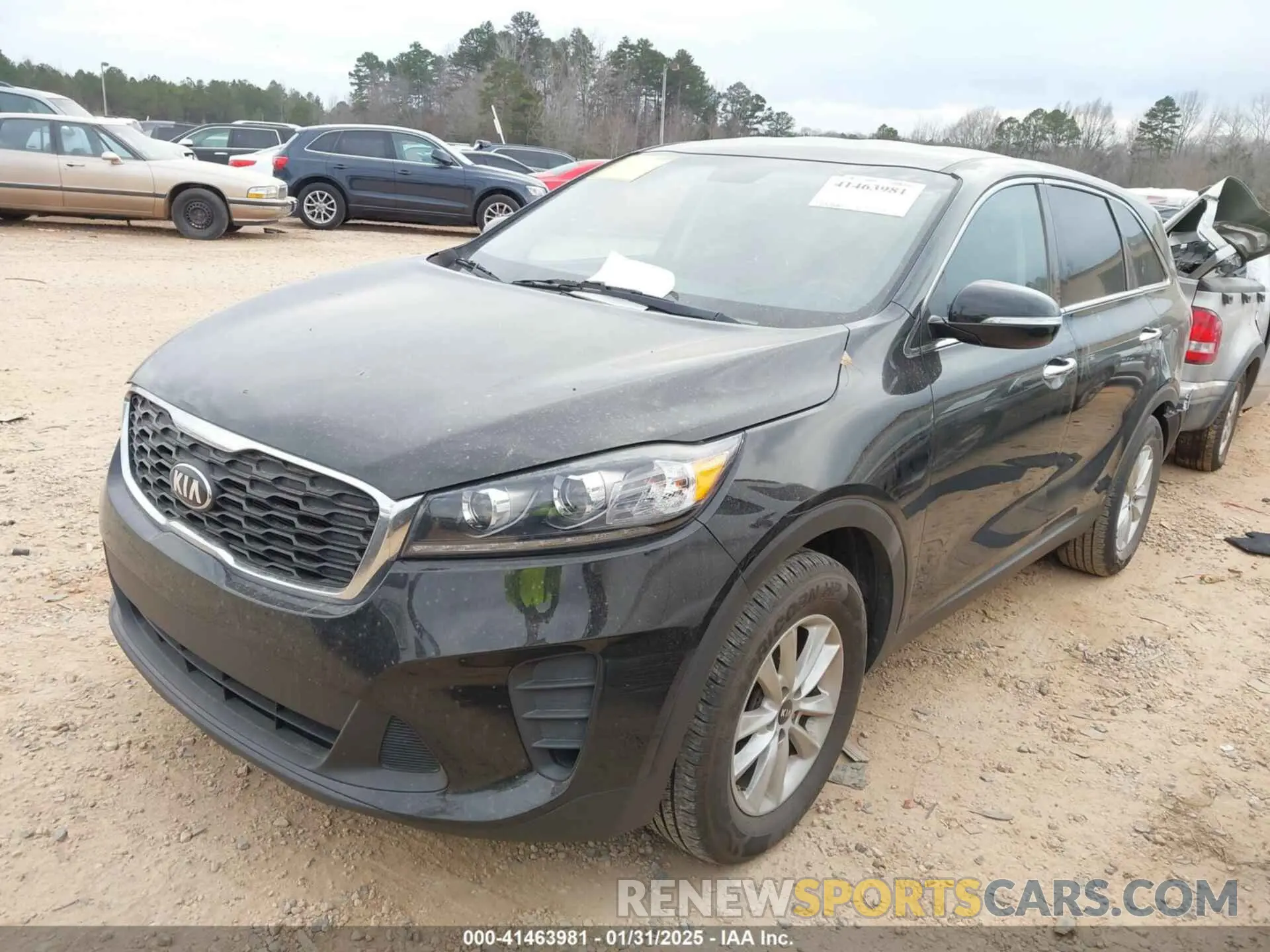 2 fotografías del automóvil dañado 5XYPG4A35KG577548 KIA SORENTO 2019