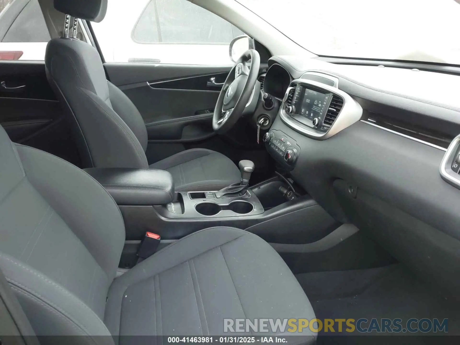 5 fotografías del automóvil dañado 5XYPG4A35KG577548 KIA SORENTO 2019