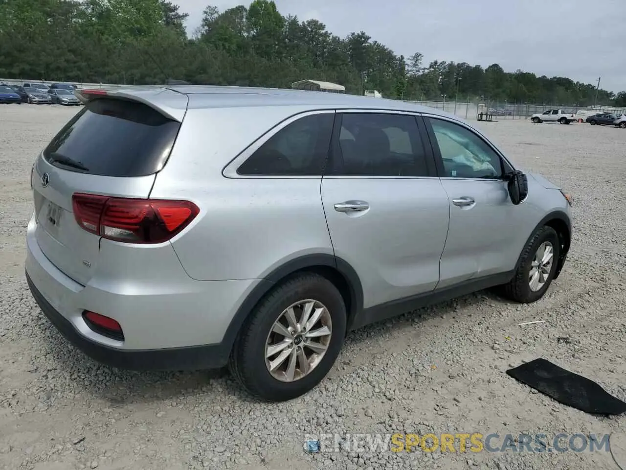 3 fotografías del automóvil dañado 5XYPG4A35KG581888 KIA SORENTO 2019