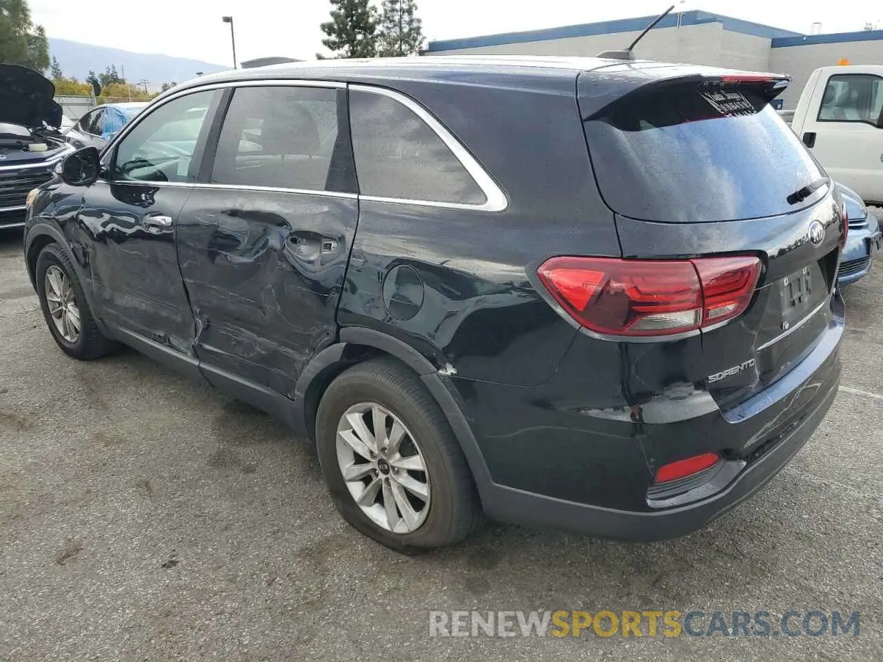 2 fotografías del automóvil dañado 5XYPG4A36KG568194 KIA SORENTO 2019