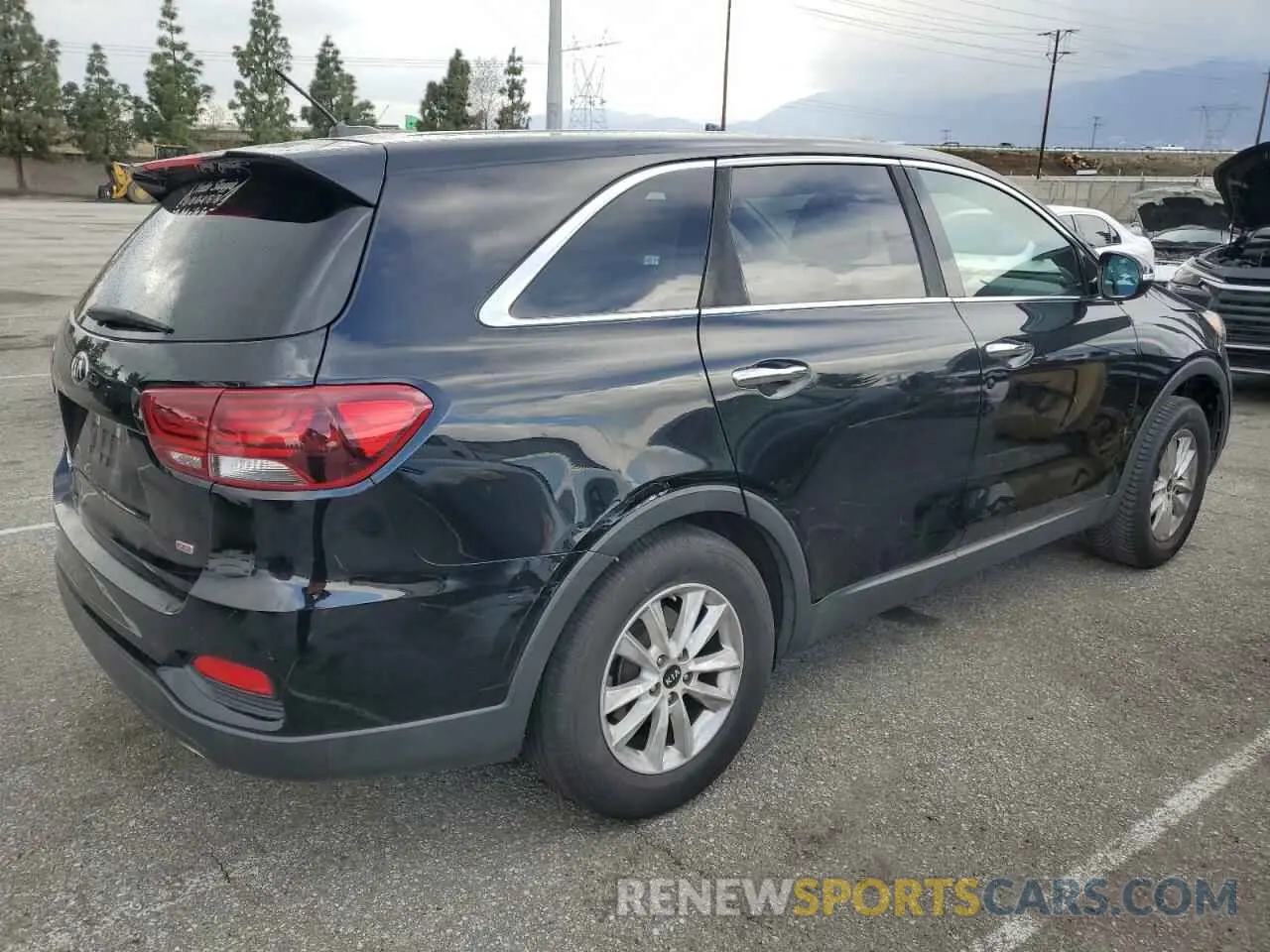 3 fotografías del automóvil dañado 5XYPG4A36KG568194 KIA SORENTO 2019