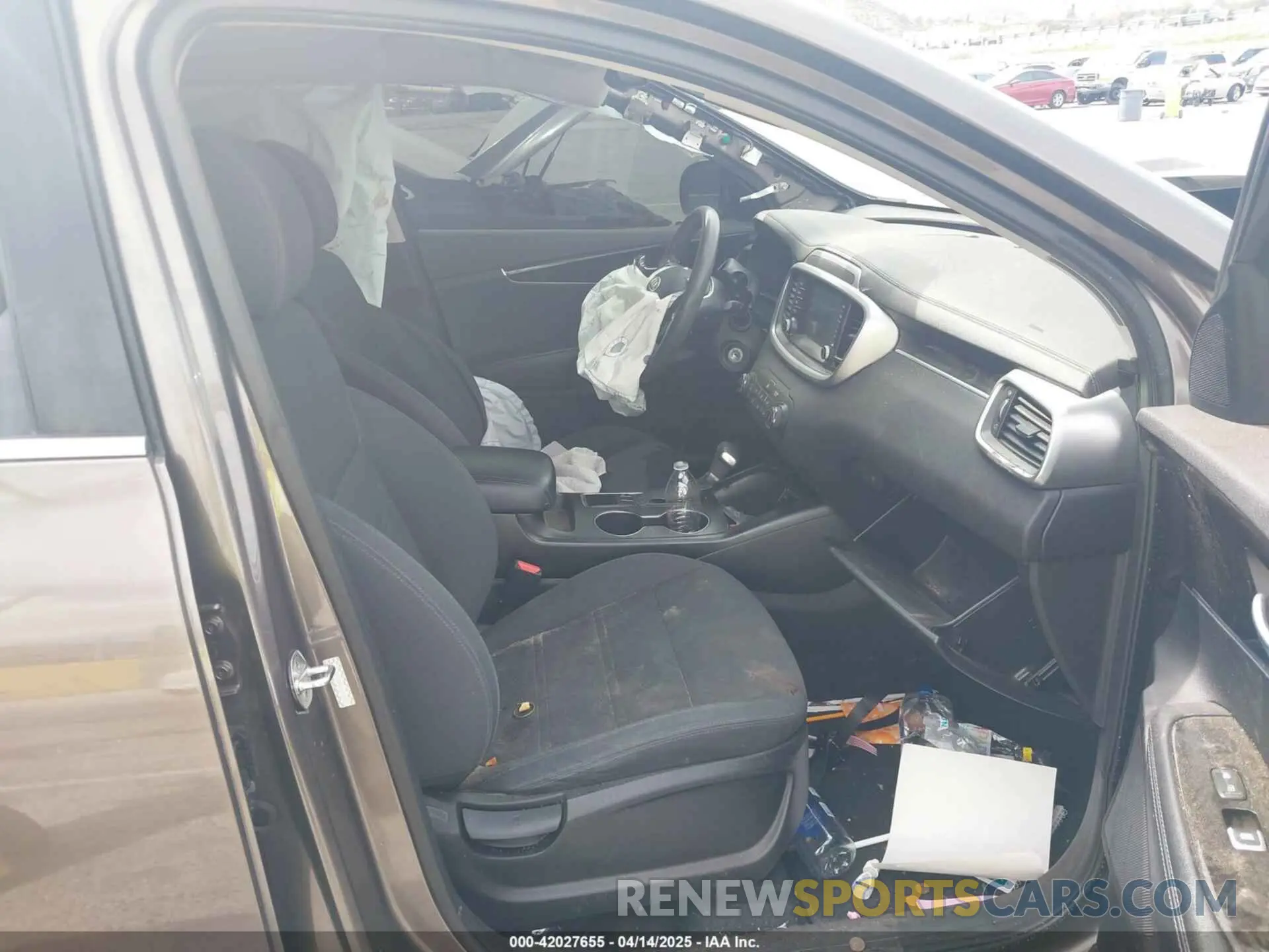 5 fotografías del automóvil dañado 5XYPG4A36KG574769 KIA SORENTO 2019