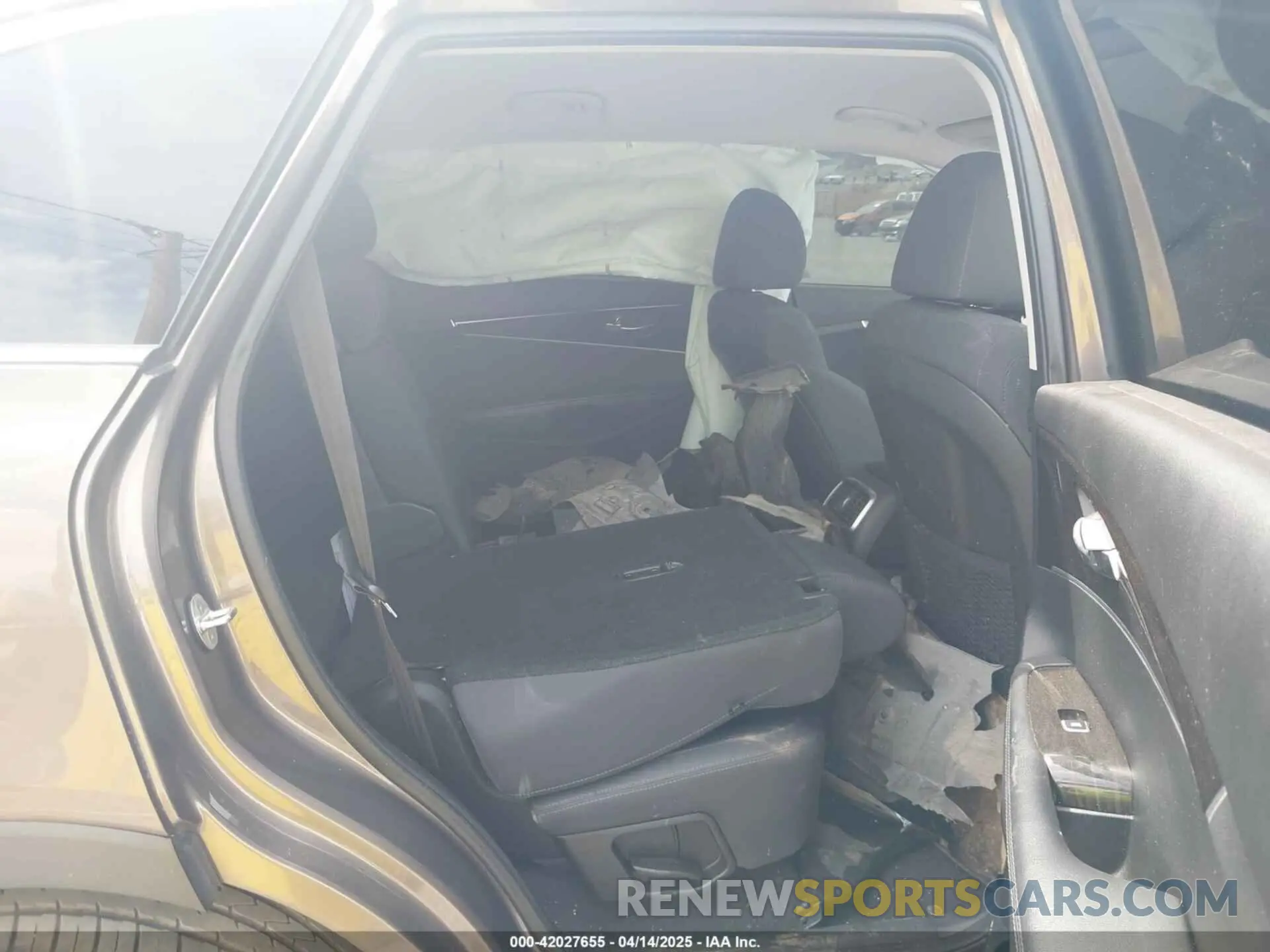 8 fotografías del automóvil dañado 5XYPG4A36KG574769 KIA SORENTO 2019