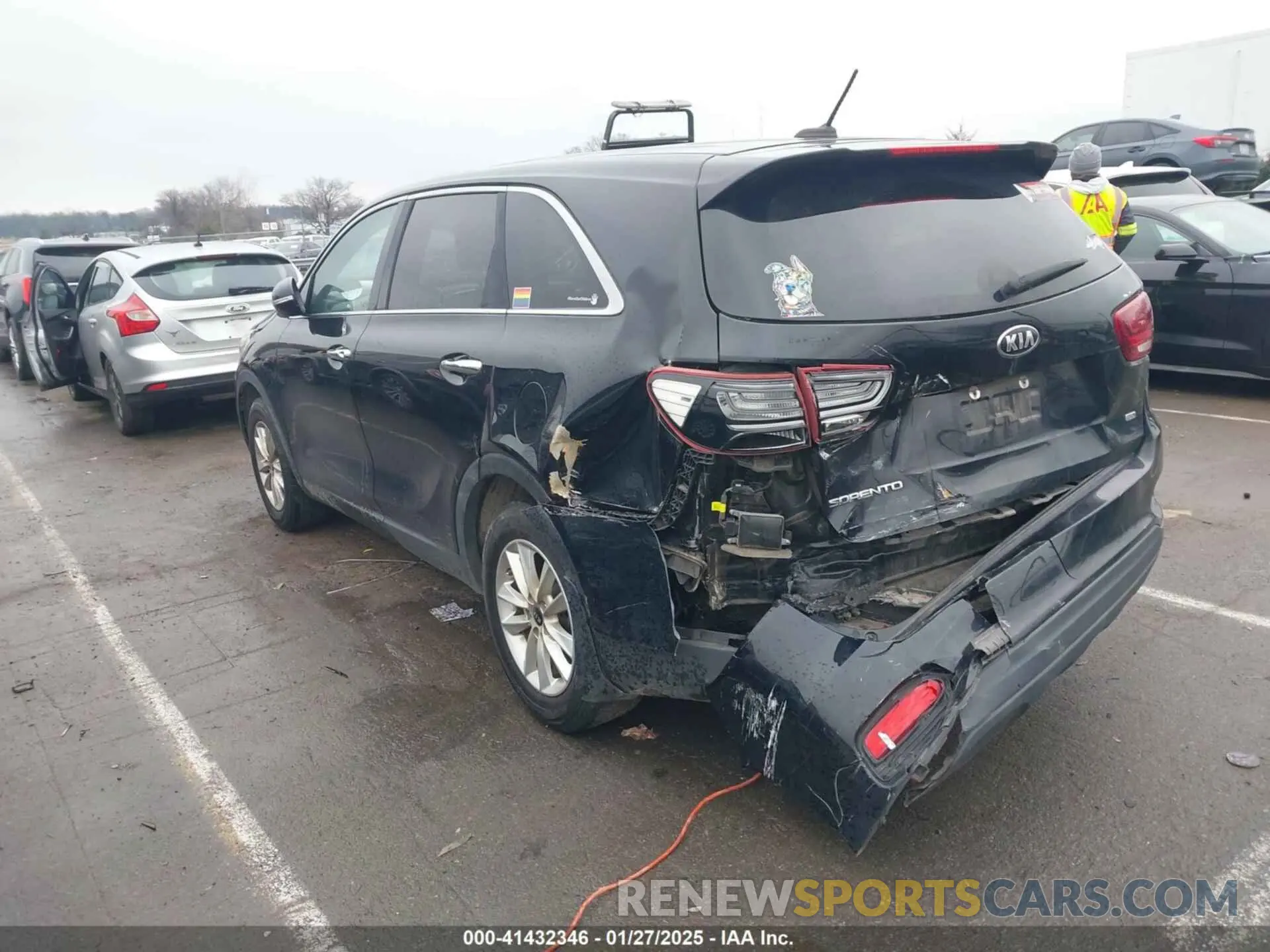 3 fotografías del automóvil dañado 5XYPG4A36KG575579 KIA SORENTO 2019