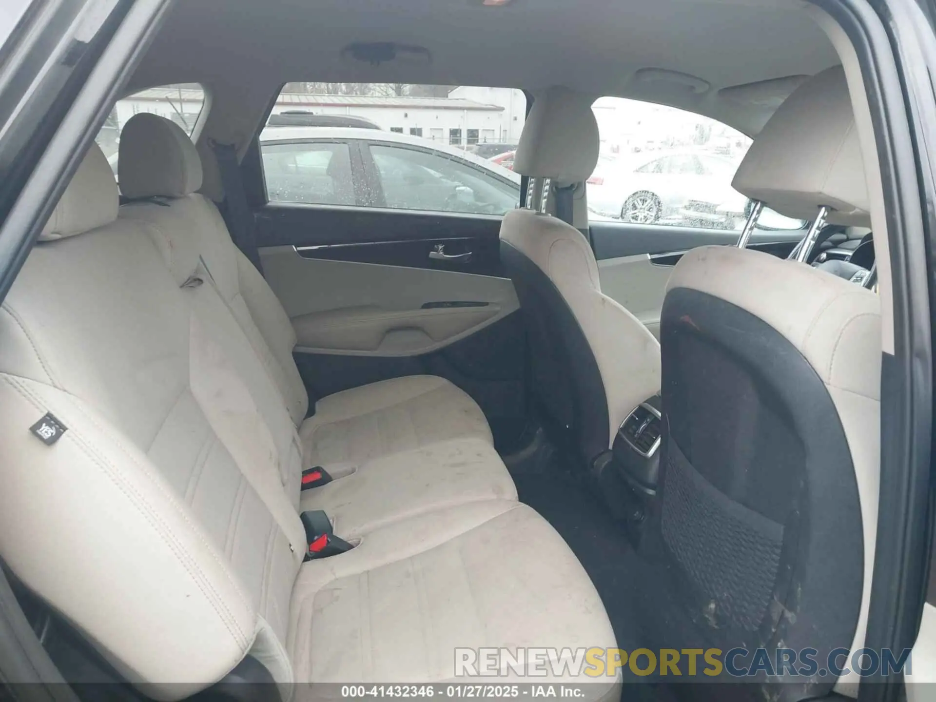 8 fotografías del automóvil dañado 5XYPG4A36KG575579 KIA SORENTO 2019