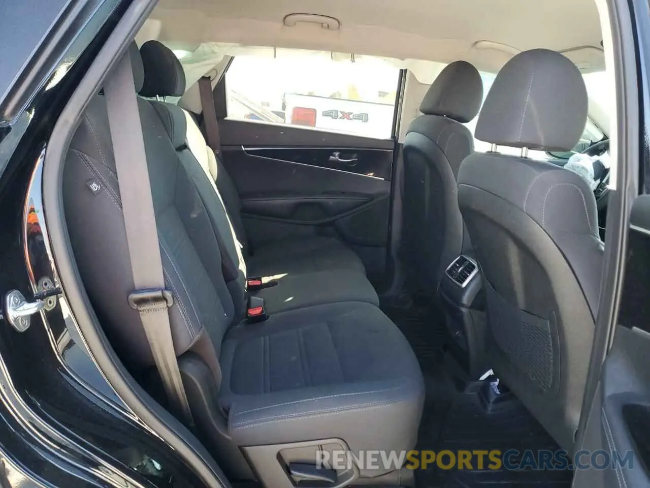 11 fotografías del automóvil dañado 5XYPG4A36KG582712 KIA SORENTO 2019