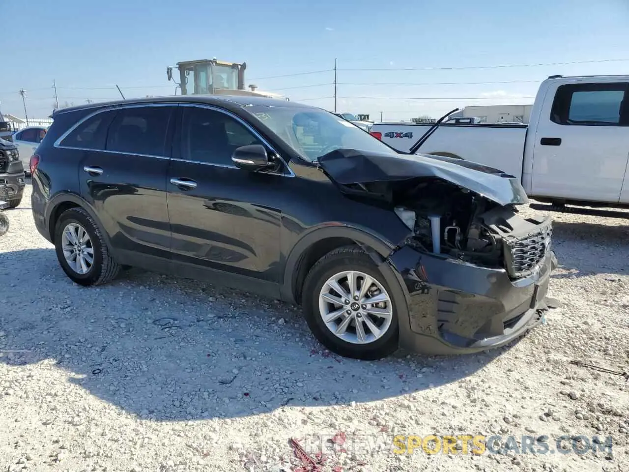 4 fotografías del automóvil dañado 5XYPG4A36KG582712 KIA SORENTO 2019
