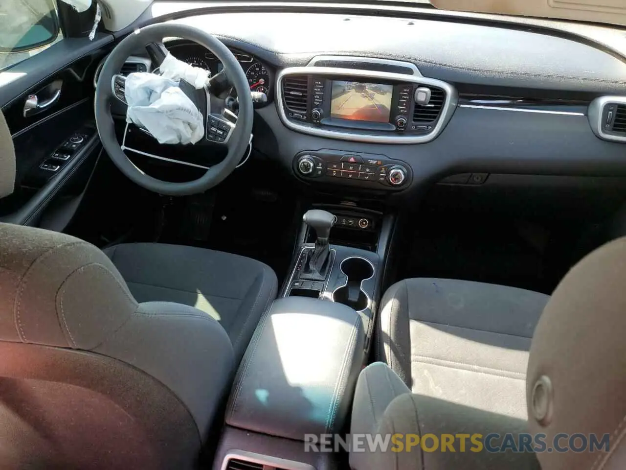 8 fotografías del automóvil dañado 5XYPG4A36KG582712 KIA SORENTO 2019