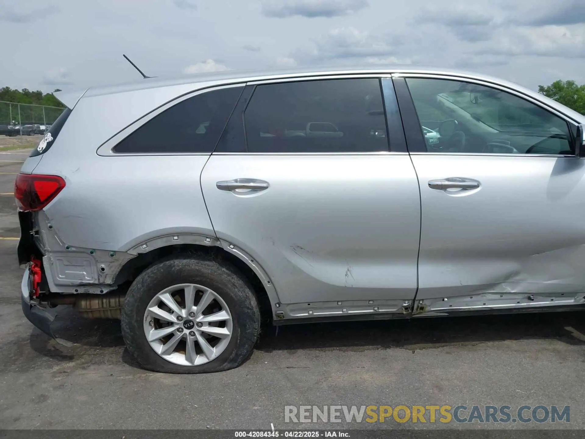 19 fotografías del automóvil dañado 5XYPG4A36KG593306 KIA SORENTO 2019