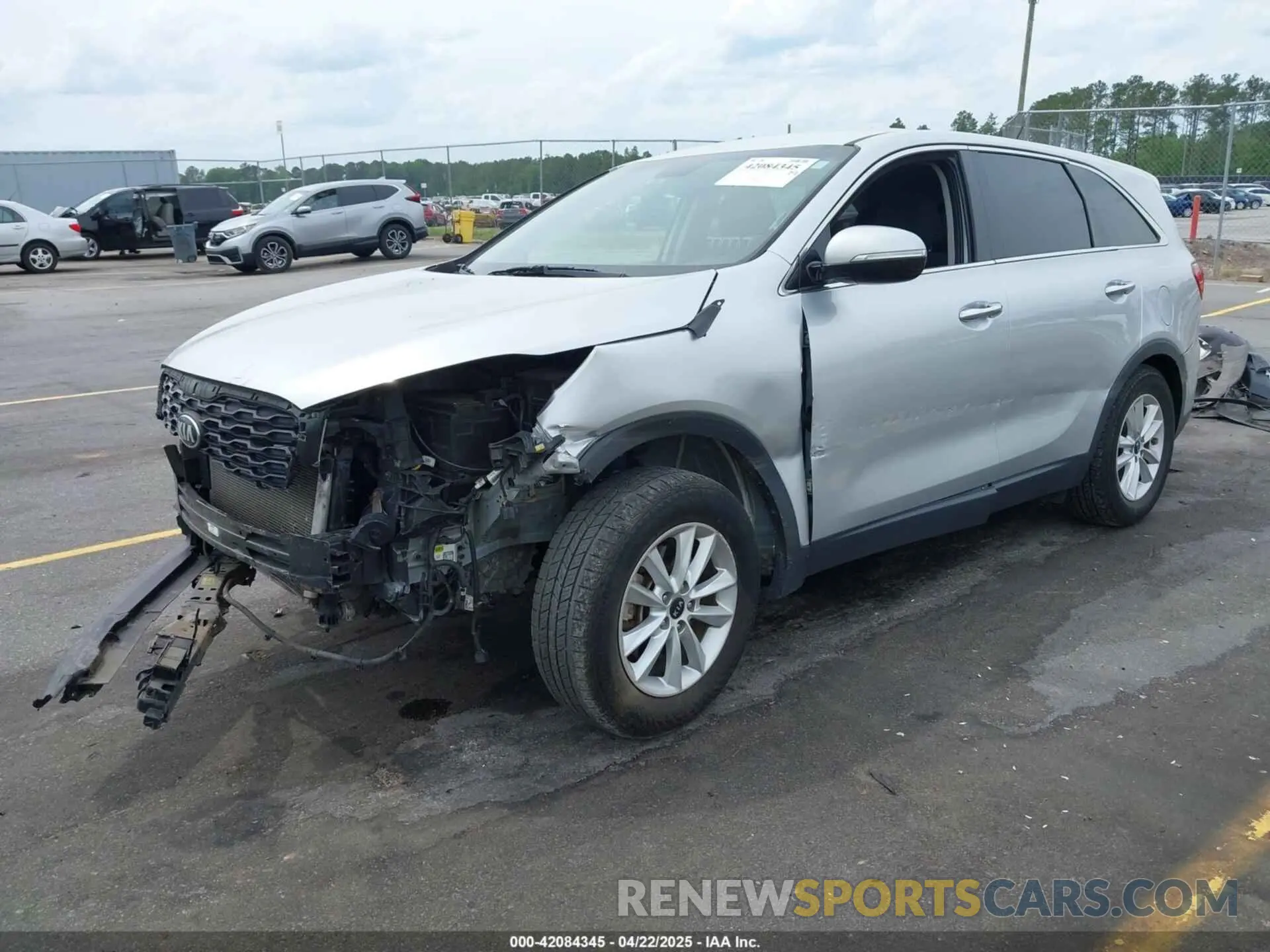 2 fotografías del automóvil dañado 5XYPG4A36KG593306 KIA SORENTO 2019