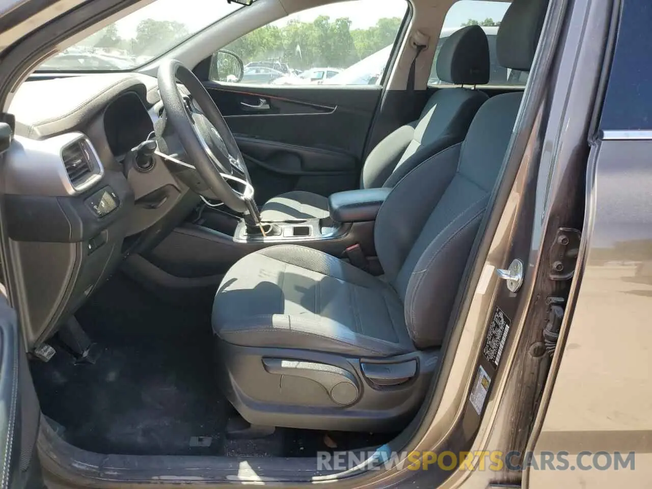 7 fotografías del automóvil dañado 5XYPG4A37KG508702 KIA SORENTO 2019