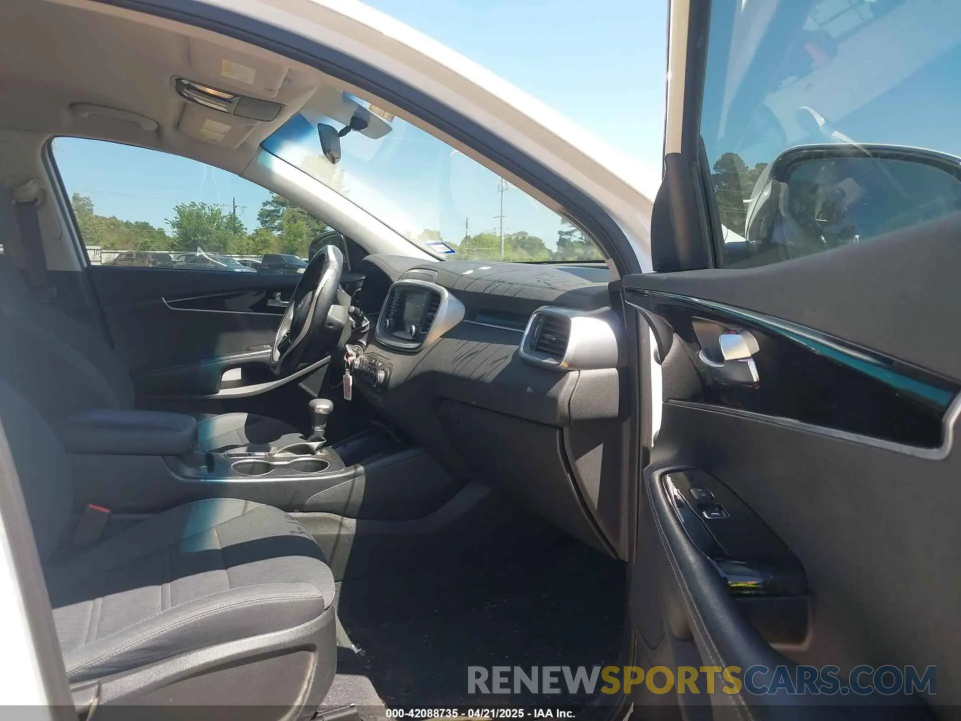 5 fotografías del automóvil dañado 5XYPG4A37KG511454 KIA SORENTO 2019
